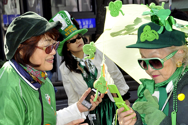 Yoshikazu Tsuno/AFP/Newscom By Husna Haq, Correspondent MARCH 17, 2010 St. Patrick's Day: Why do we wear green?