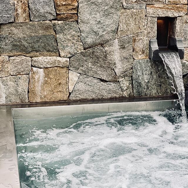 A cozy stainless steel spa set against a crafted stone wall.
#jkestandco @mattruskent #shorthillsnj