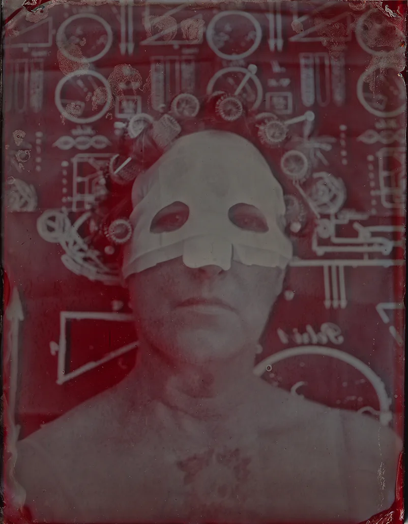 robinhalfmaskRED_lowres.jpg