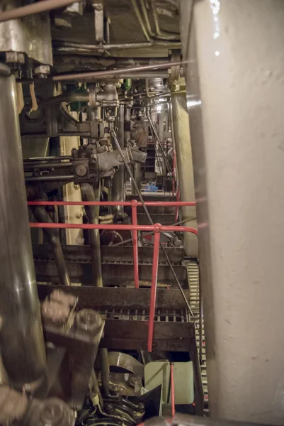 There are walkways along all levels of the engine room and each one gives visitors a different view of the engine at work. The pistons move in order and you can see blur from motion on the left of the photo.