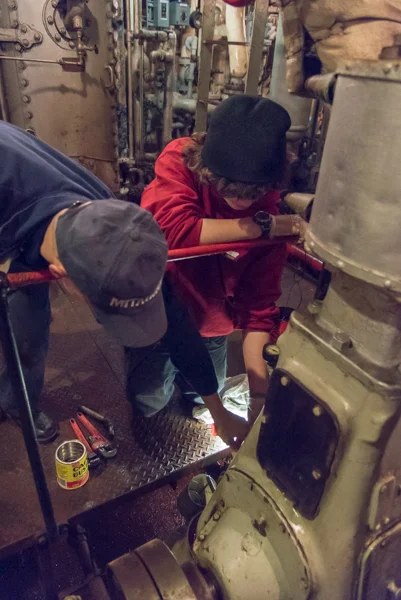This is the steam engine for the circulating pump. It's having some regular maintenance and an oil change. 