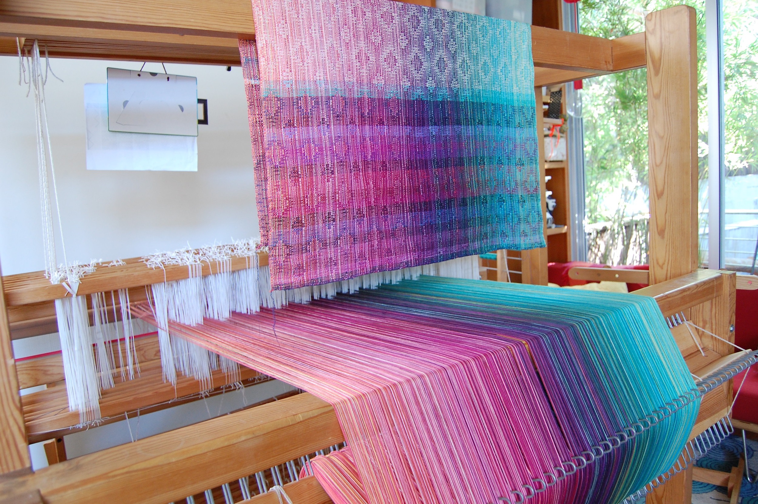 weft sample shown above the warp