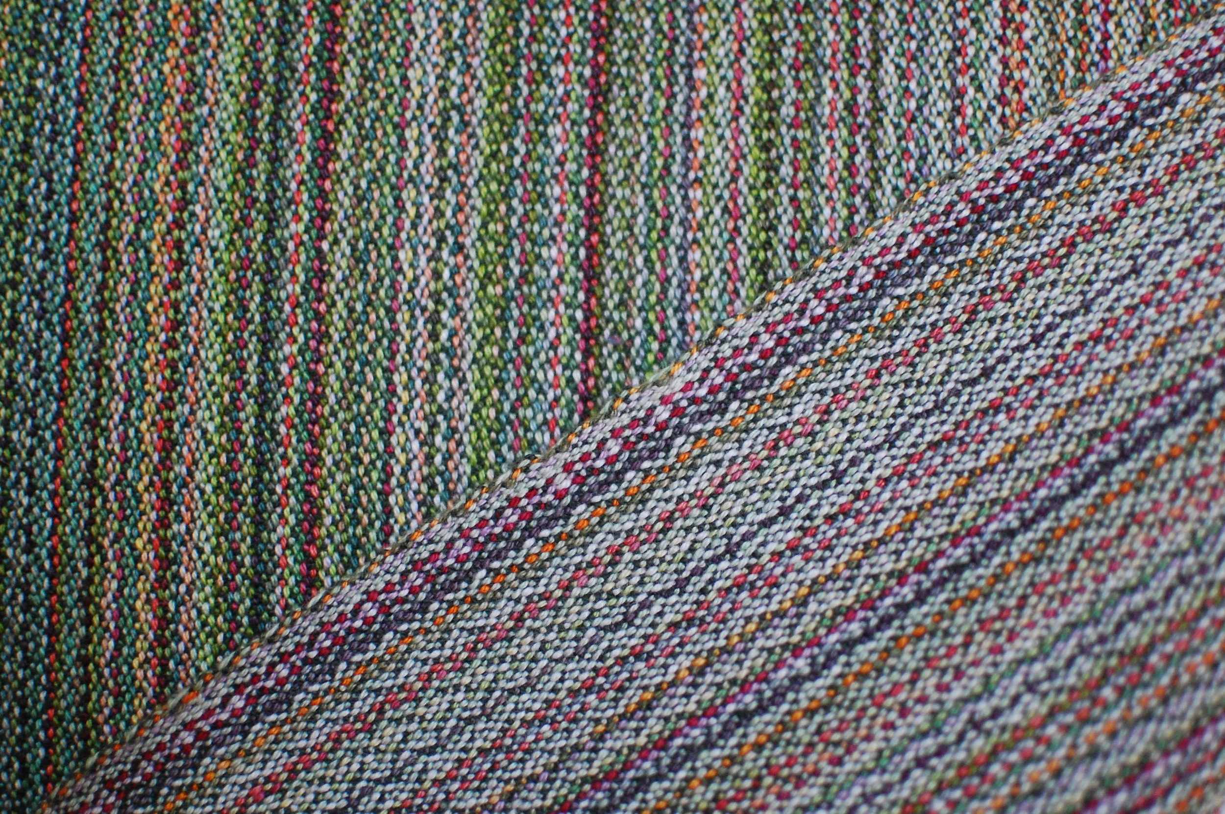 Both sides with selvedge