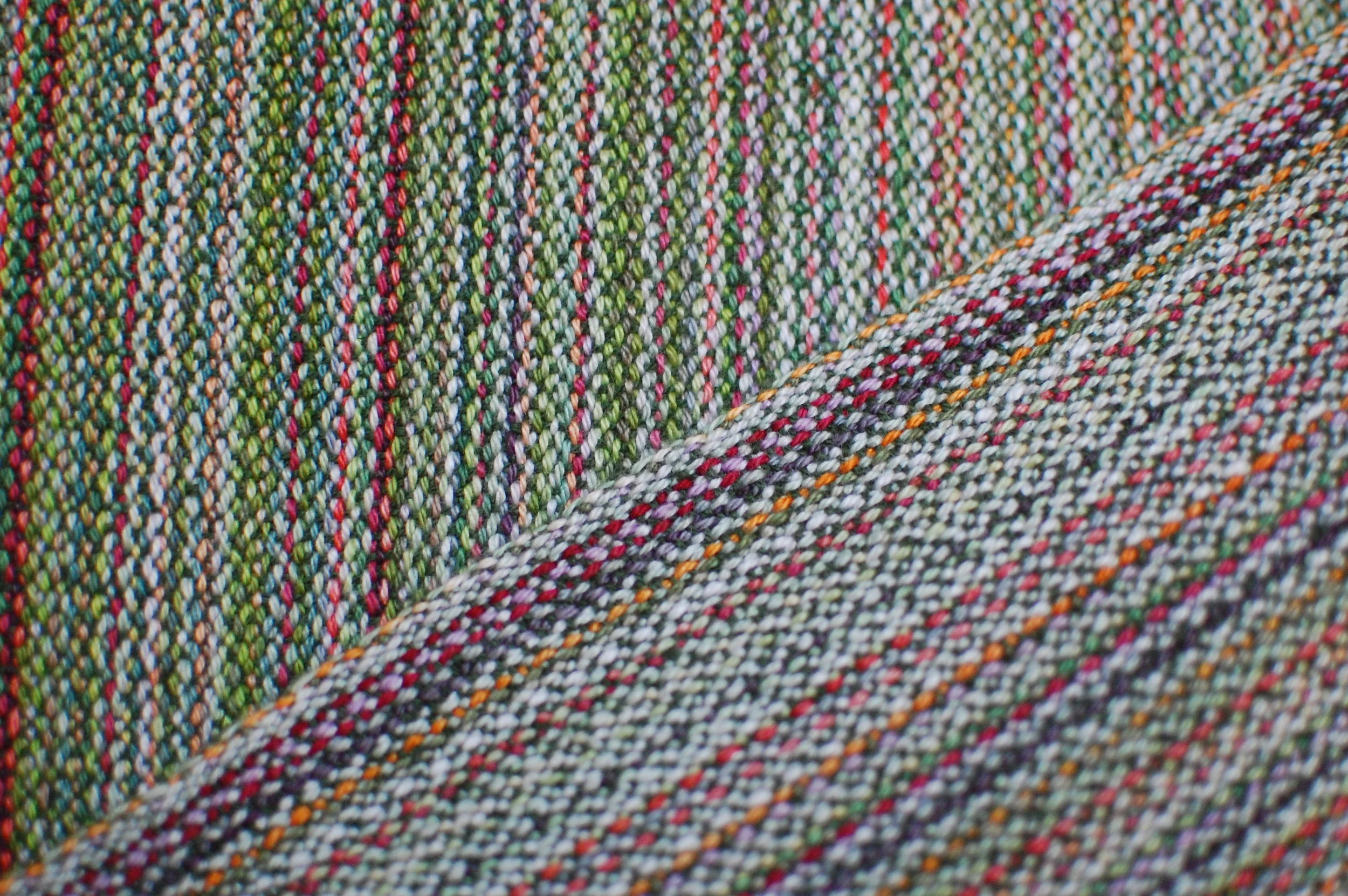 Both sides with selvedge