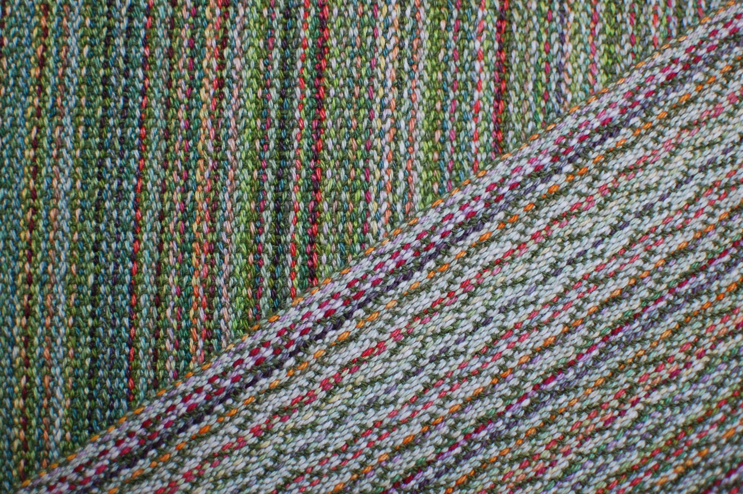 Both sides with selvedge