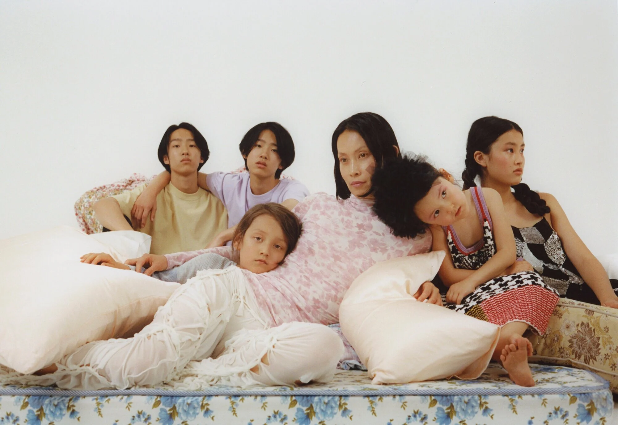 ‘Akari & Family’ Duel Magazine