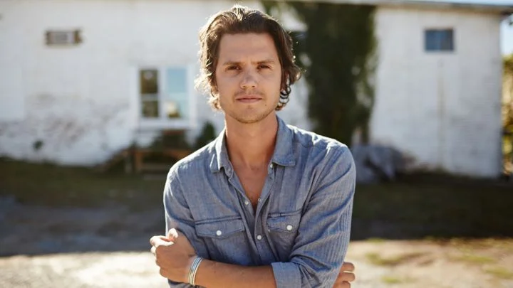 Rolling Stone Country Debuts Steve Moakler's "Steel Town"