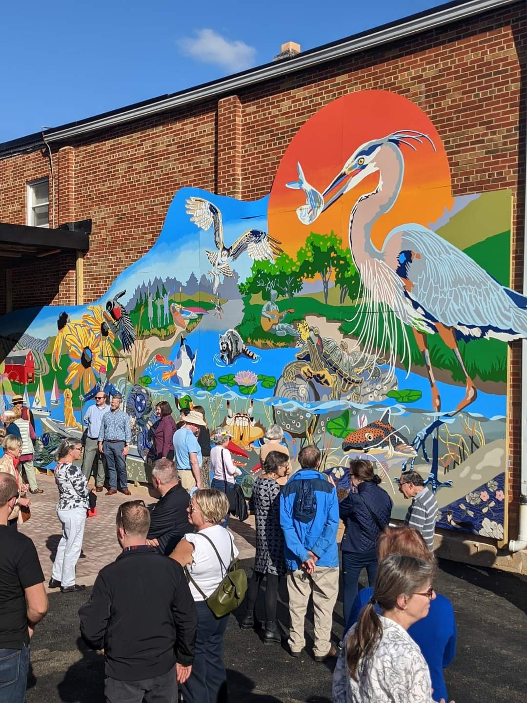 Alley mural full with people.jpg
