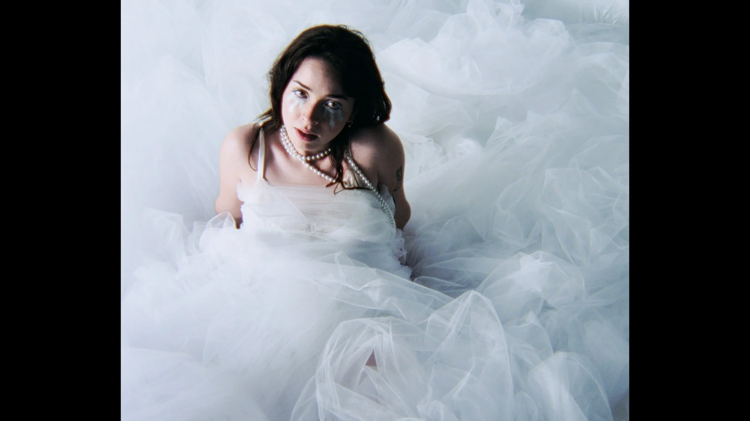 Grace Gardner Deny me_New Still_4.jpg