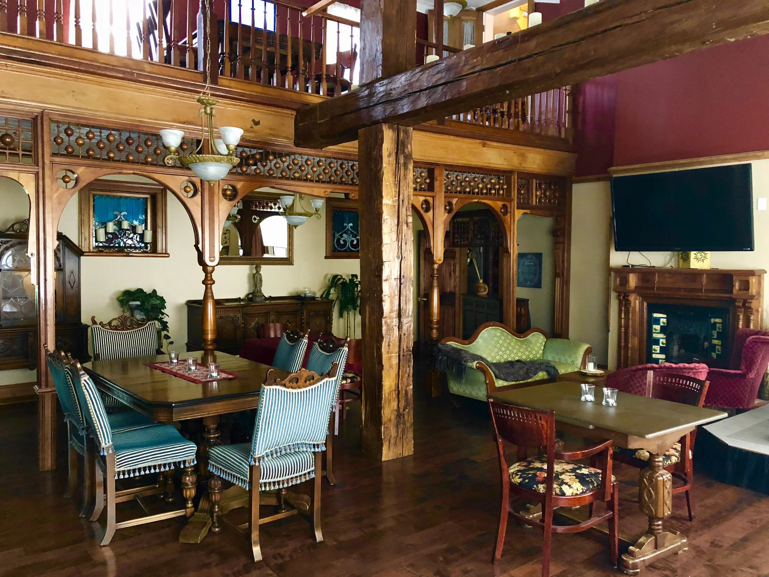 Located in the space between Vidya's dining room, and our Yoga Studio, The Great Room houses a beautiful lounge for you to come and enjoy a light bite, and a hot/cold bevvie including our newest Kava tea.