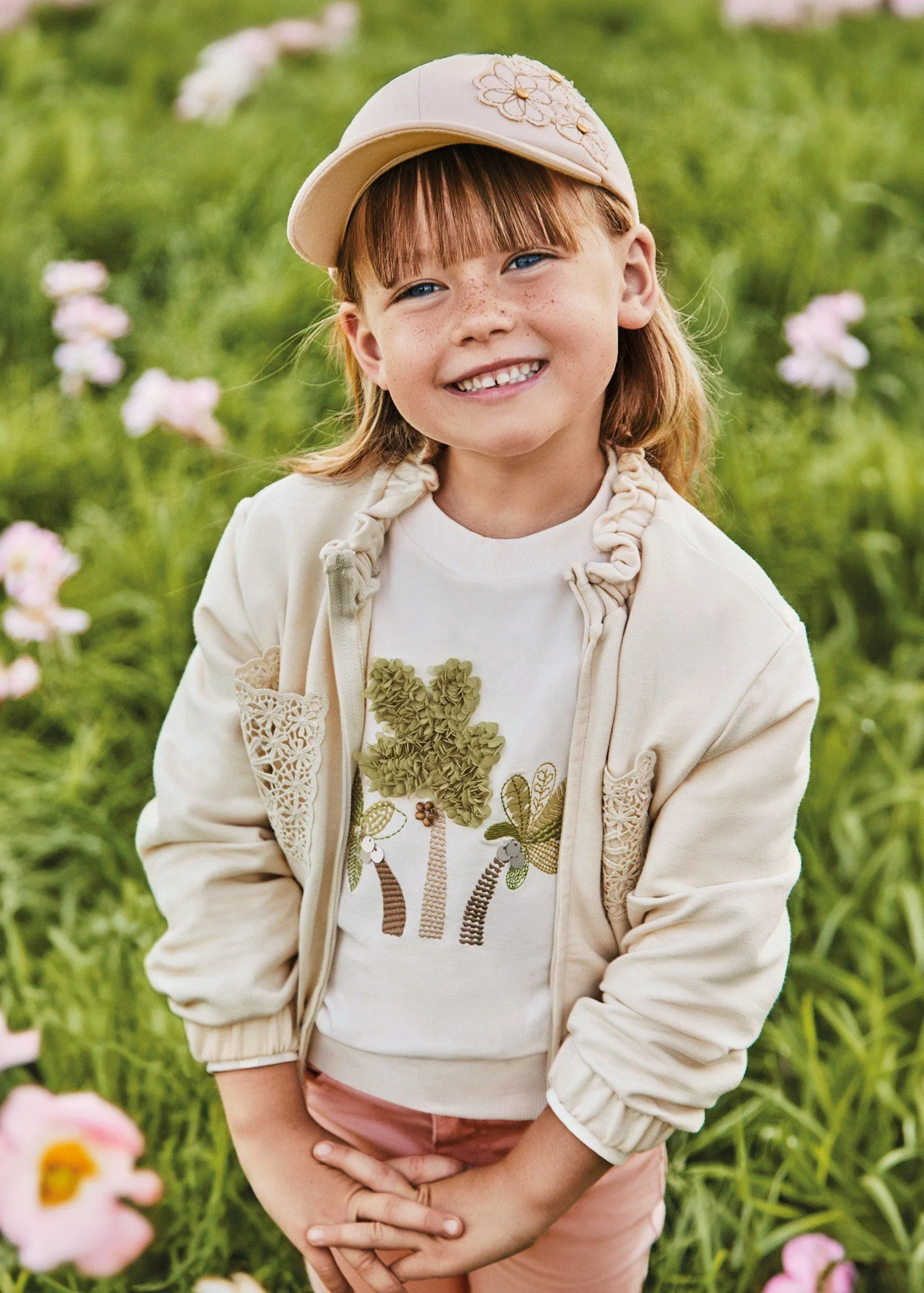 sudadera-bolsillos-guipur-nina-almendra-XL-1.jpg