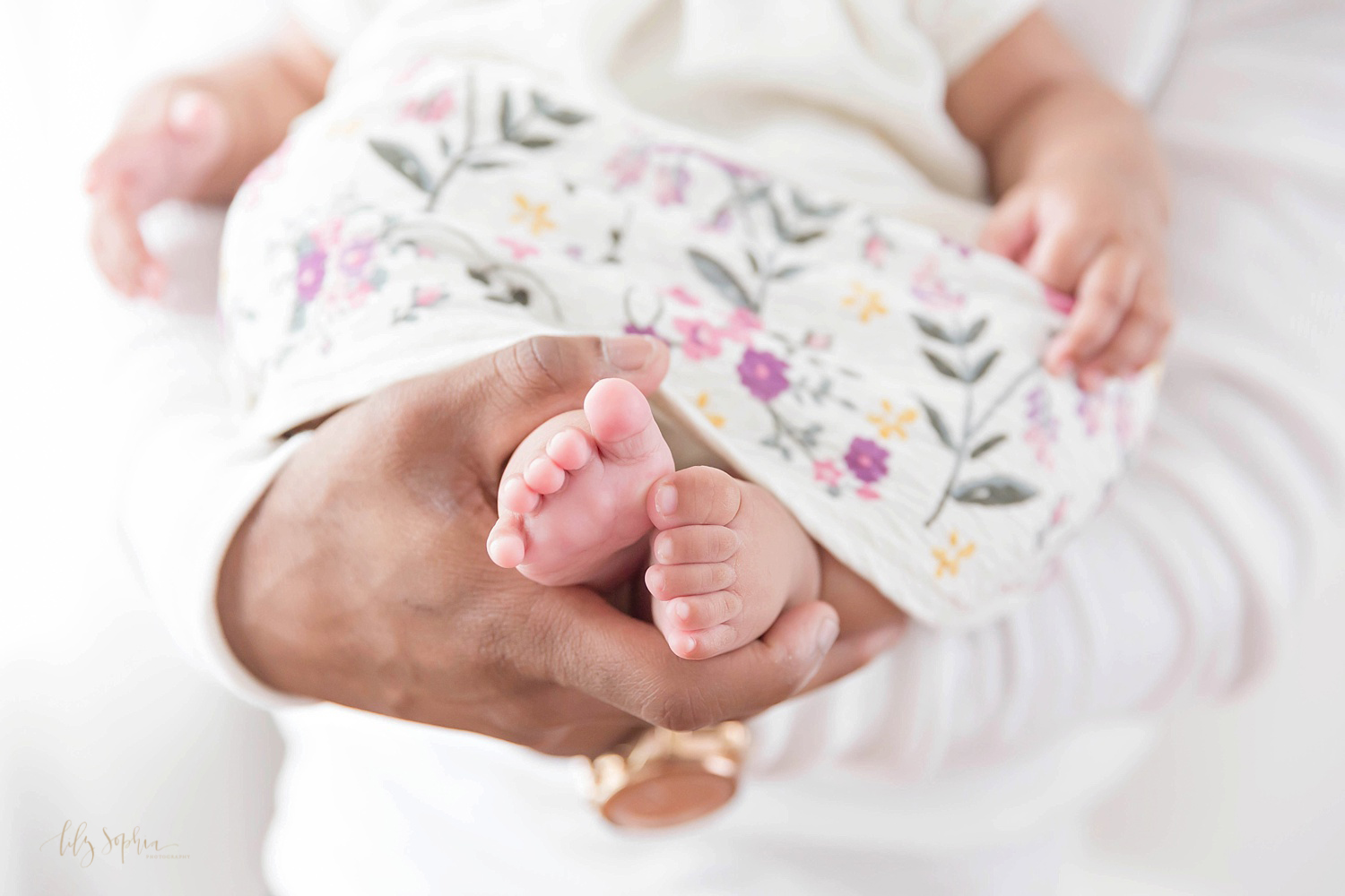  Image of African American, baby, toes in her daddy's hands.&nbsp; 