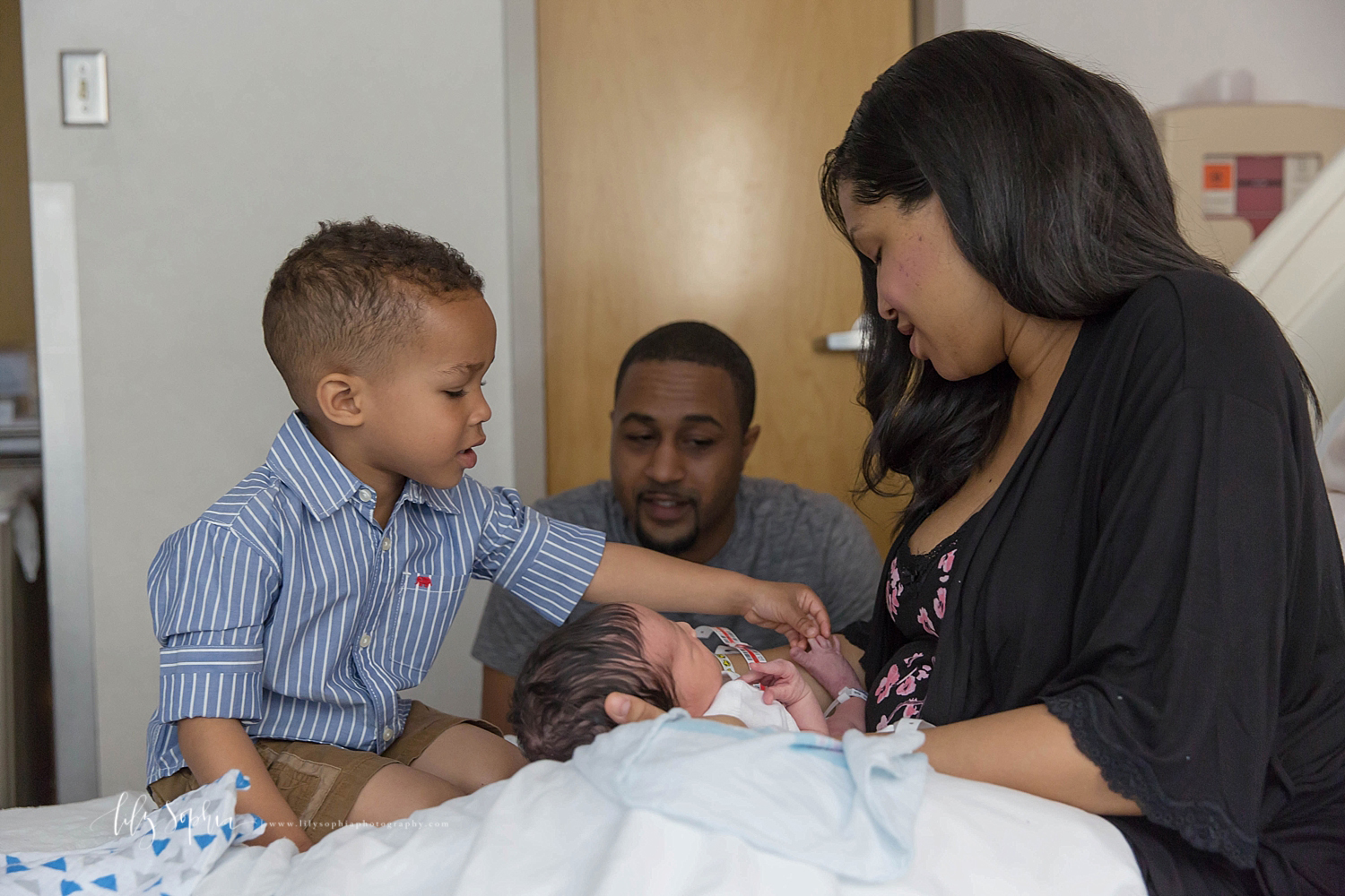 atlanta-georgia-natural-light-newborn-baby-piedmont-hospital-session-lifestyle_0592.jpg