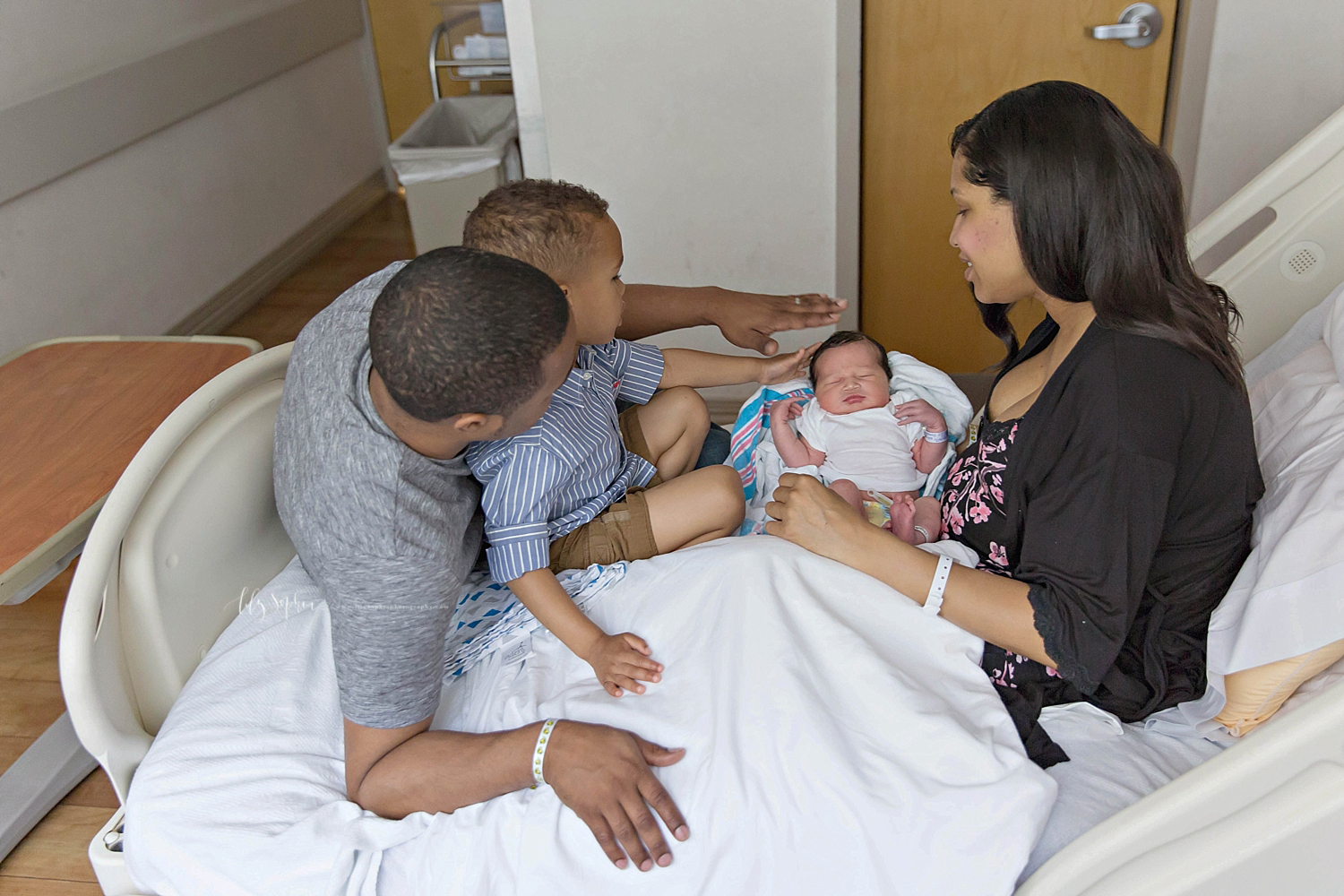 atlanta-georgia-natural-light-newborn-baby-piedmont-hospital-session-lifestyle_0596.jpg