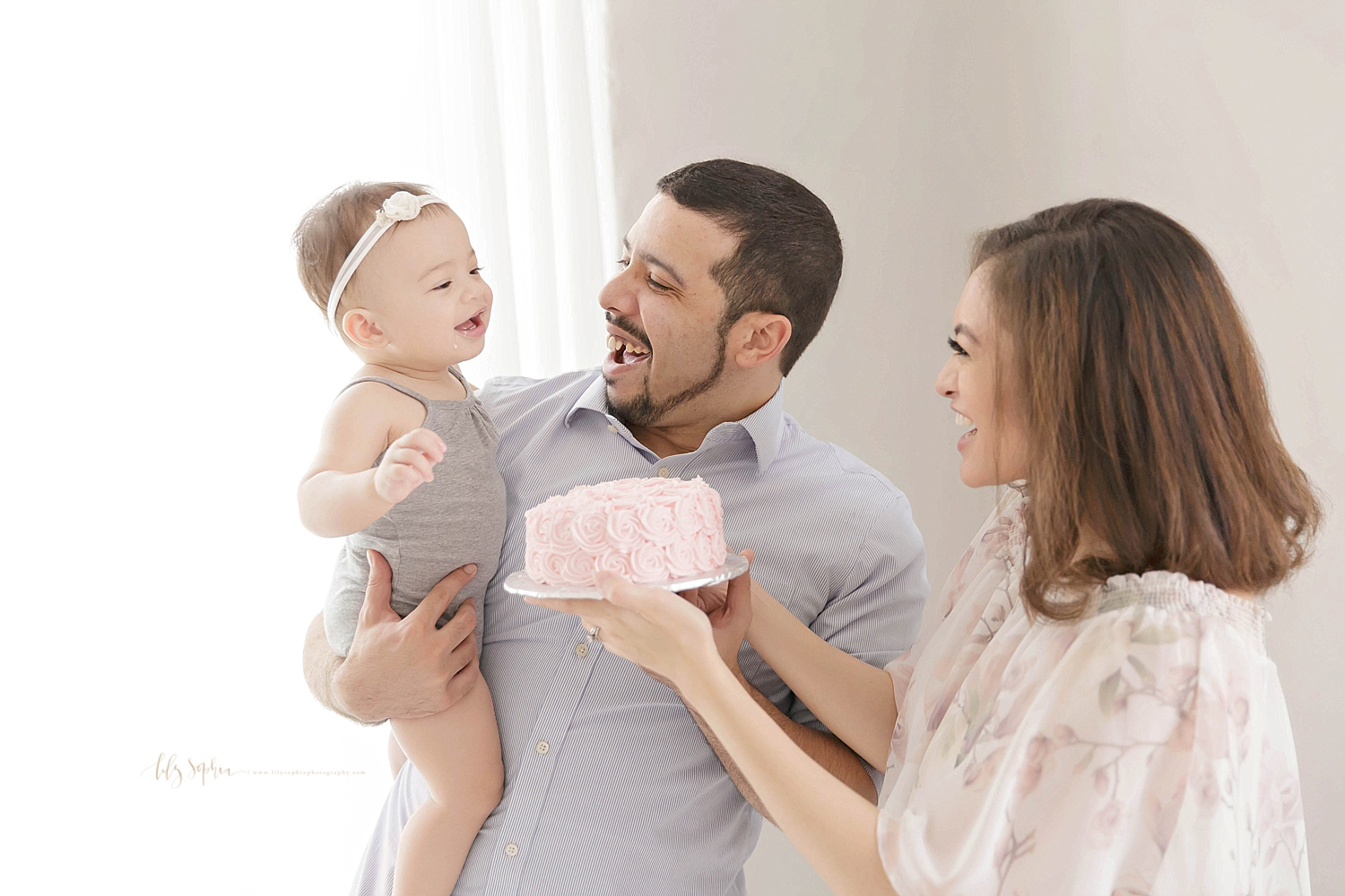 atlanta-georgia-natural-light-baby-birthday-girl-cake-smash-photographer_0777.jpg