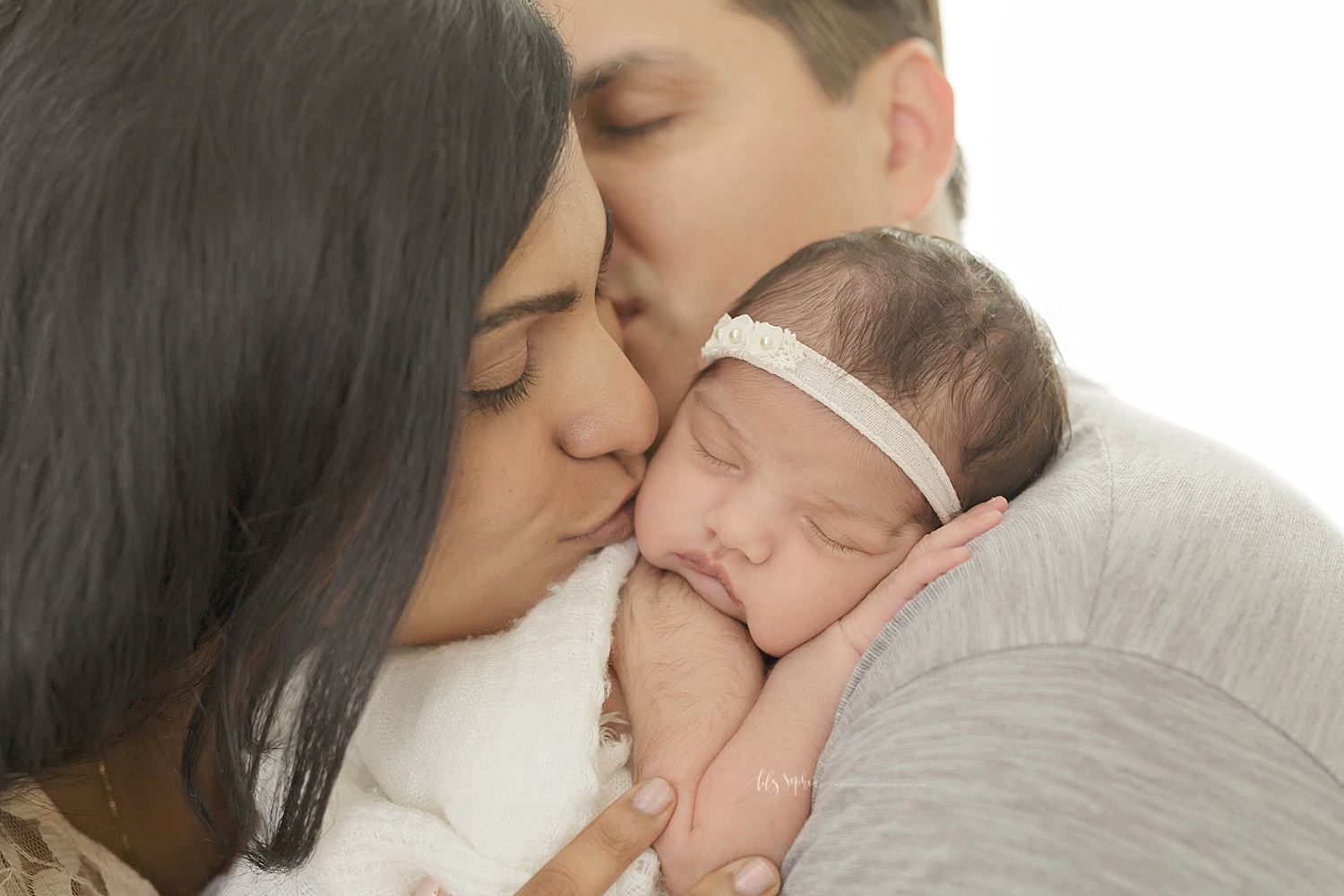 atlanta-georgia-natural-light-studio-grant-park-newborn-family-intimate-lace-indian-photographer-baby-girl_1110.jpg