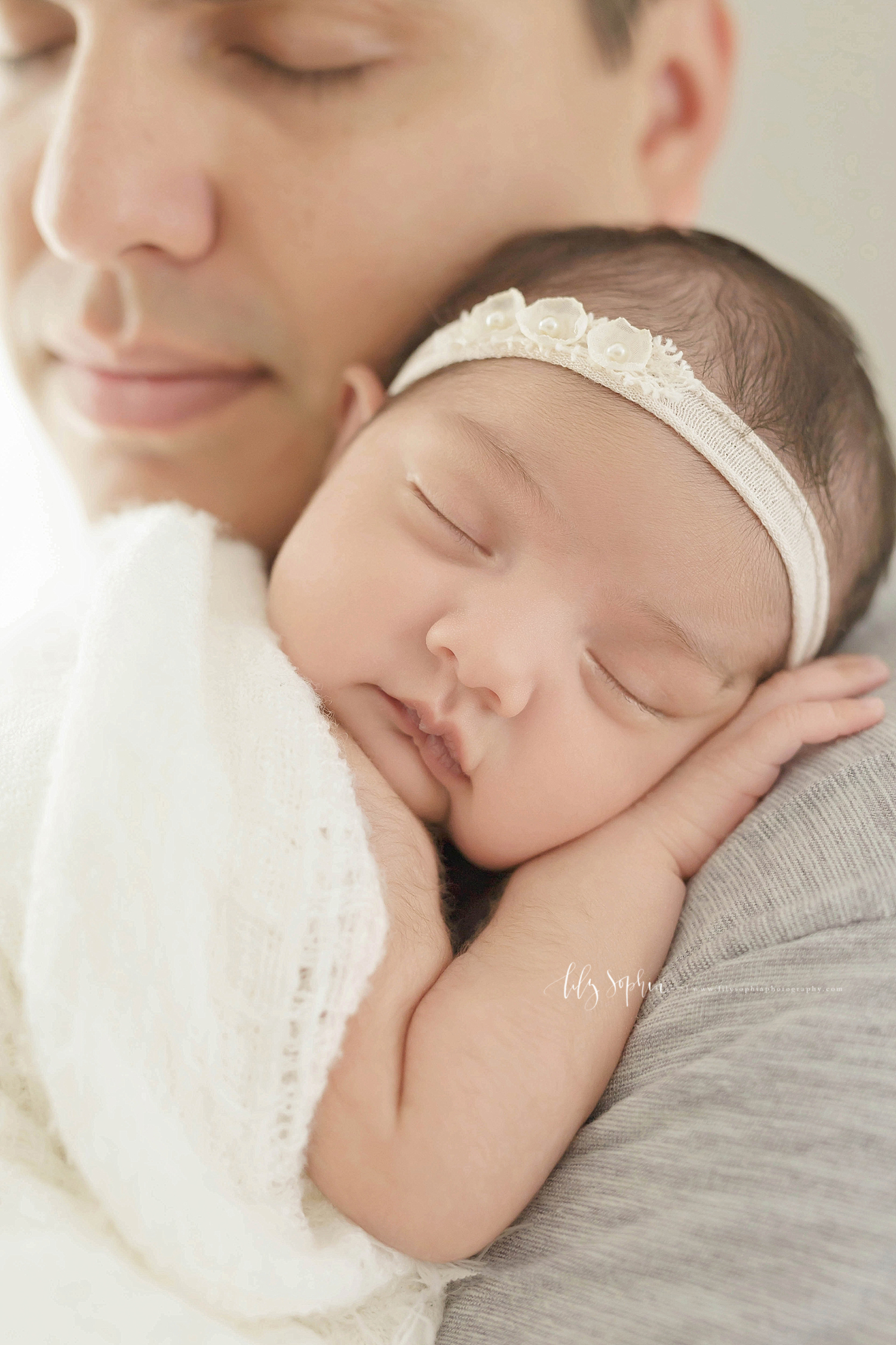 atlanta-georgia-natural-light-studio-grant-park-newborn-family-intimate-lace-indian-photographer-baby-girl_1108.jpg