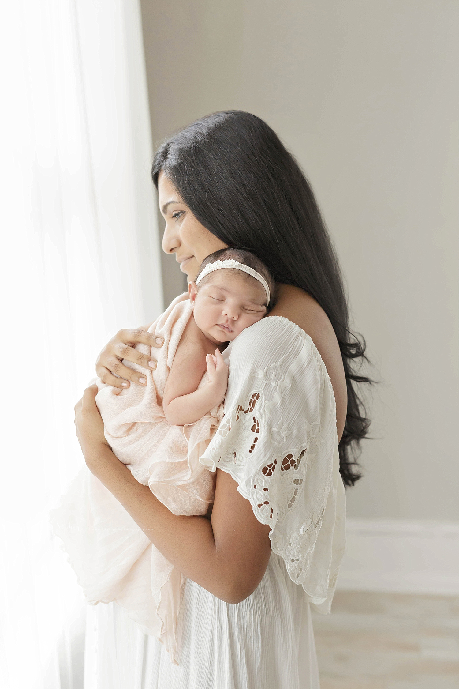 atlanta-georgia-natural-light-studio-grant-park-newborn-family-intimate-lace-indian-photographer-baby-girl_1115.jpg