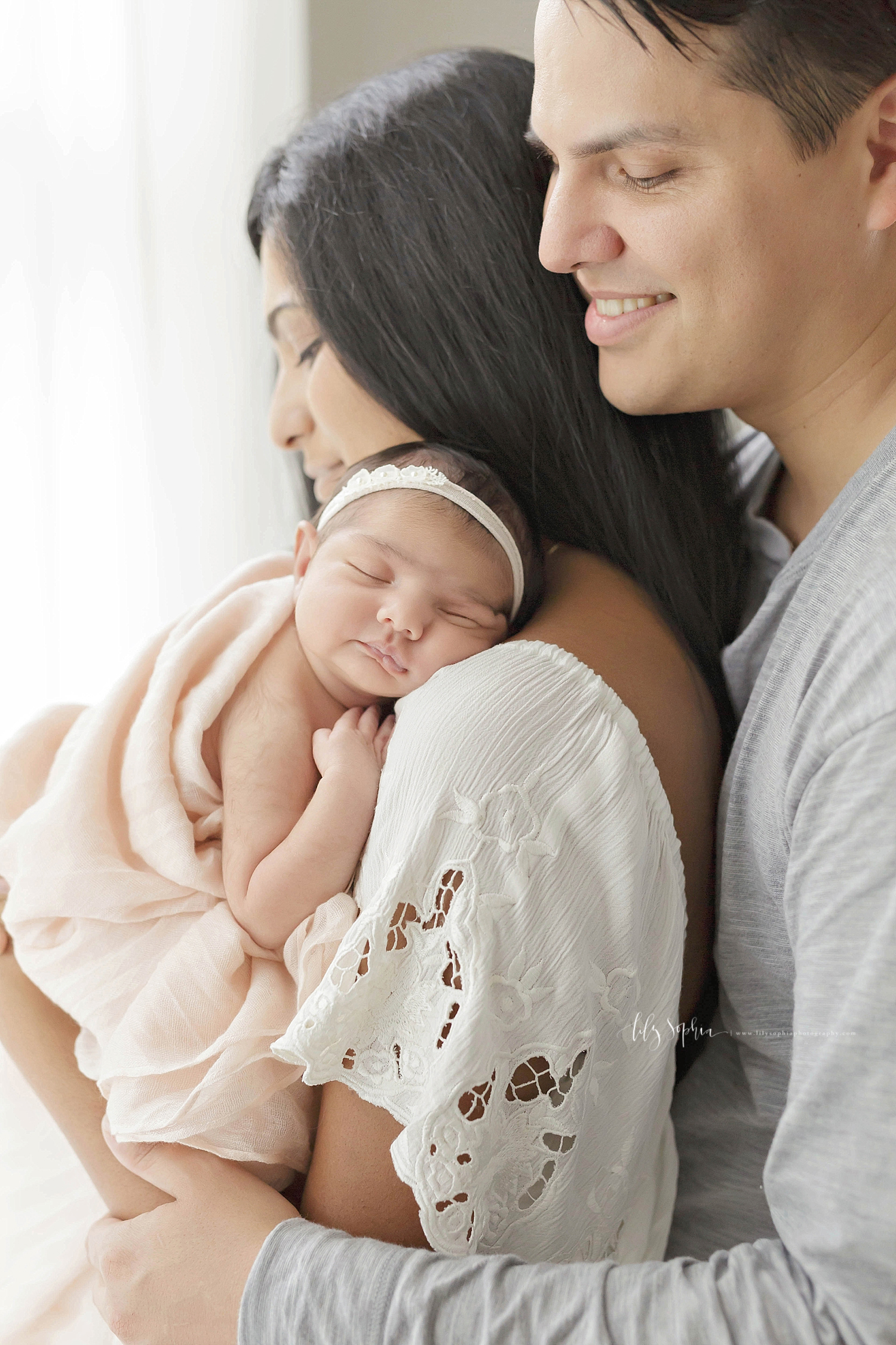 atlanta-georgia-natural-light-studio-grant-park-newborn-family-intimate-lace-indian-photographer-baby-girl_1116.jpg