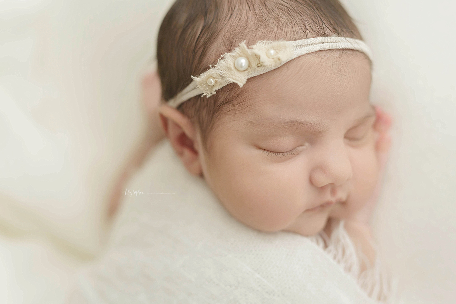 atlanta-georgia-natural-light-studio-grant-park-newborn-family-intimate-lace-indian-photographer-baby-girl_1119.jpg