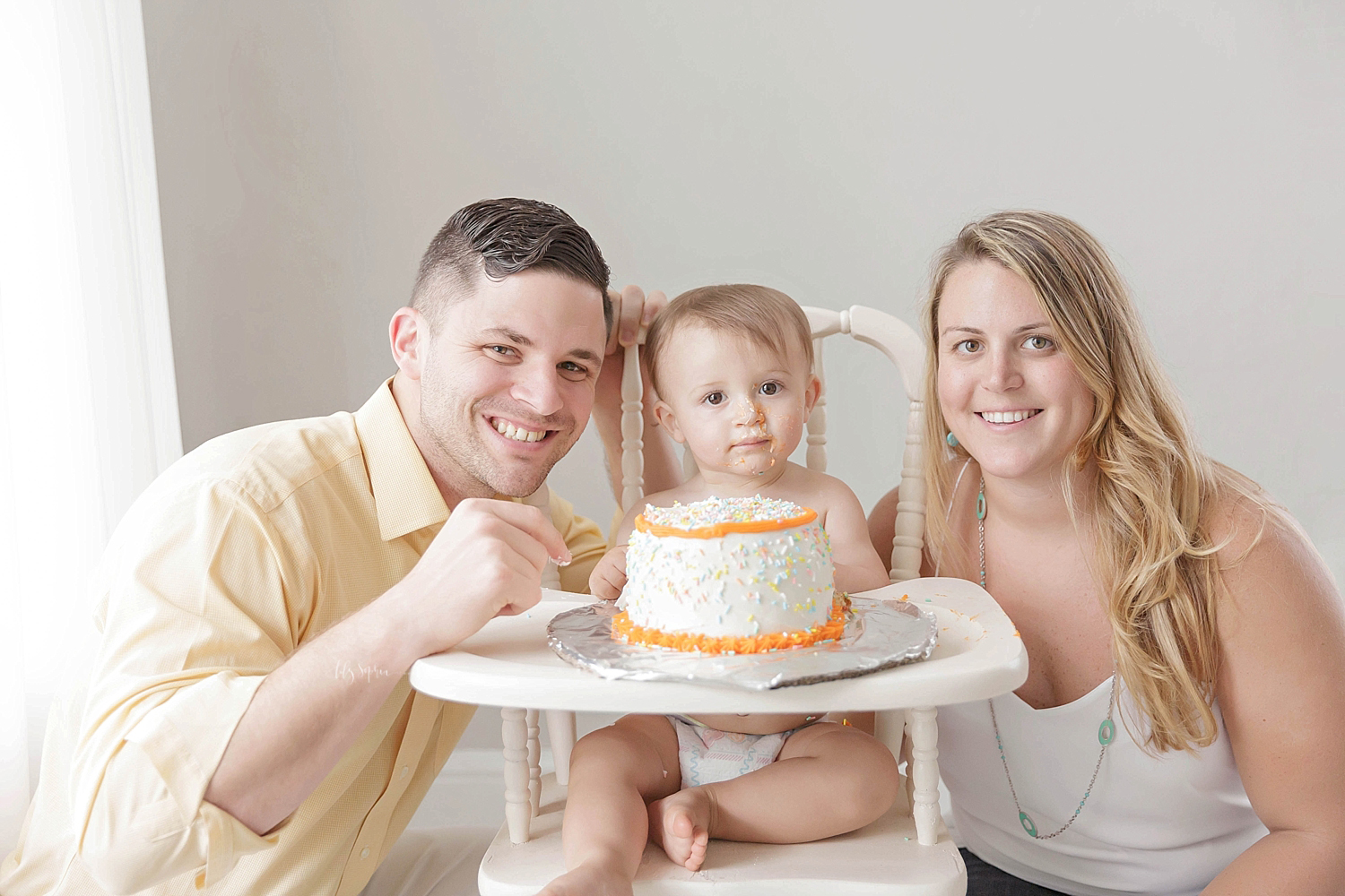 atlanta-georgia-natural-light-studio-grant-park-cake-birthday-smash-family-tulle-photographer-baby-girl_1322.jpg