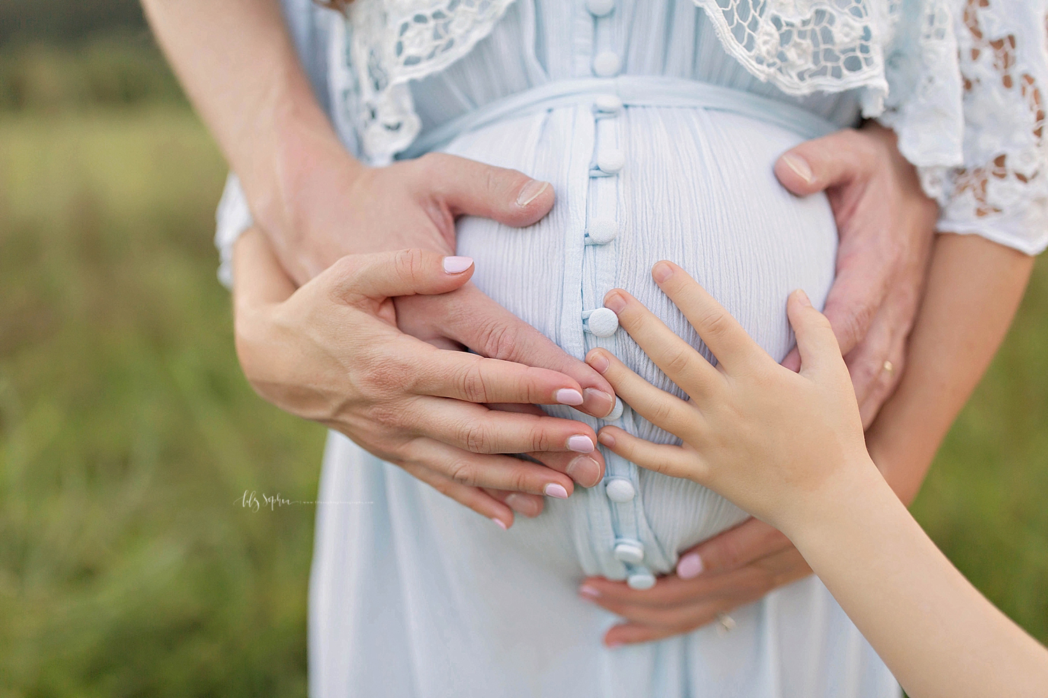 atlanta-georgia-natural-light-studio-grant-park-newborn-baby-boy-big-sister-photographer-family-sunset-field_1530.jpg