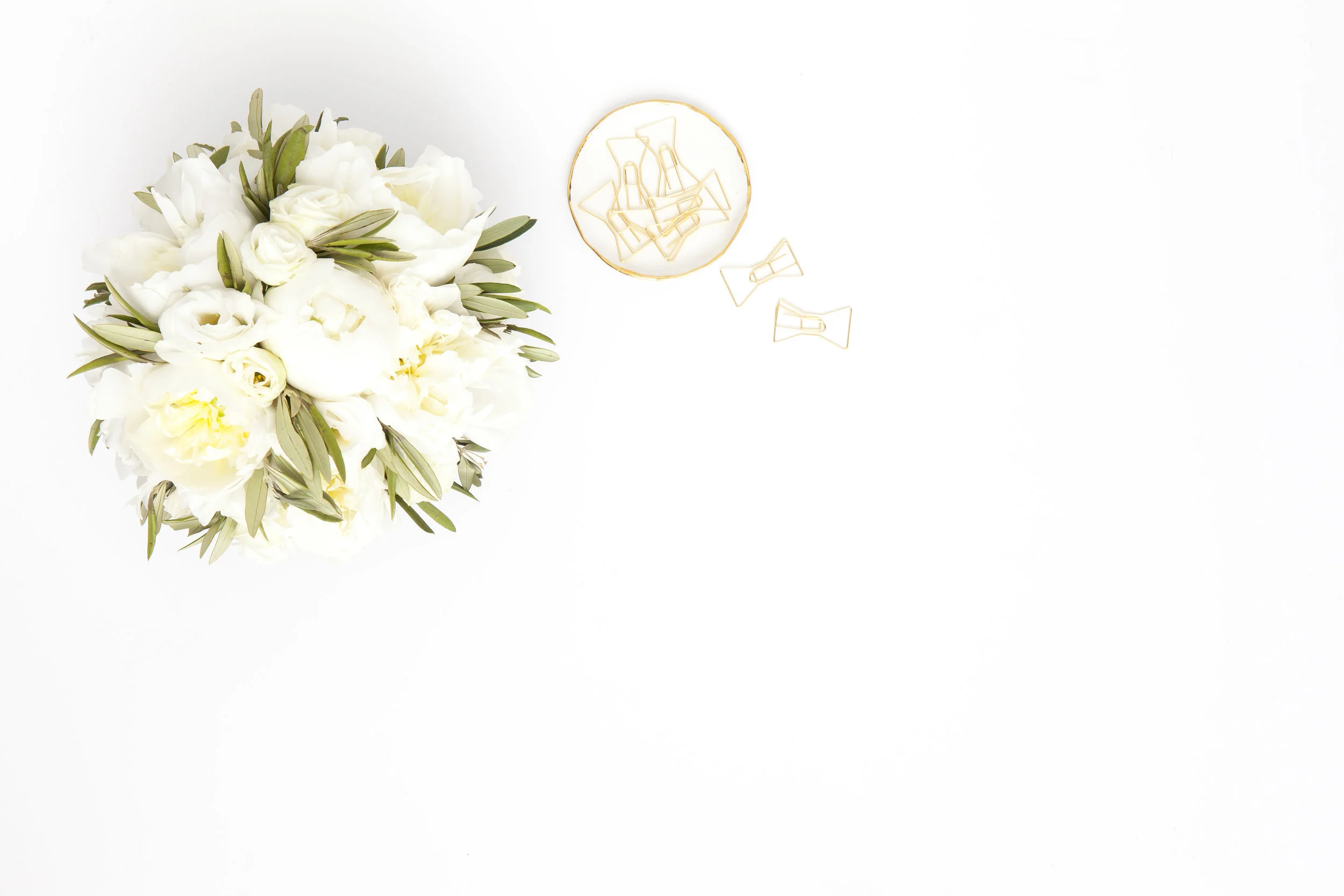 StyledStockPhotography_ShayCochrane_AllWhiteMiniDeskCollectionImage1.jpg