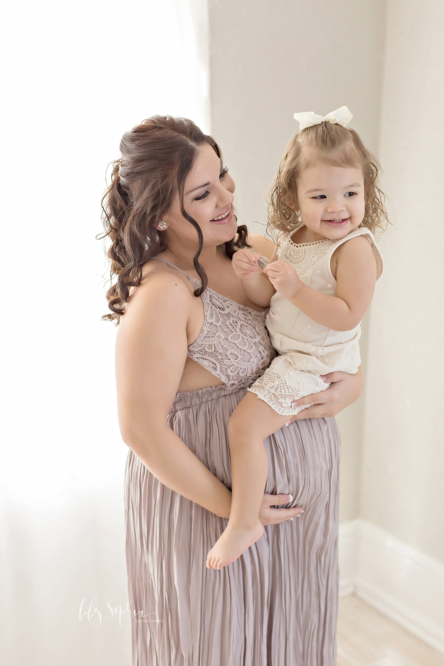 atlanta-georgia-natural-light-studio-newborn-baby-girl-maternity-sister_2685.jpg