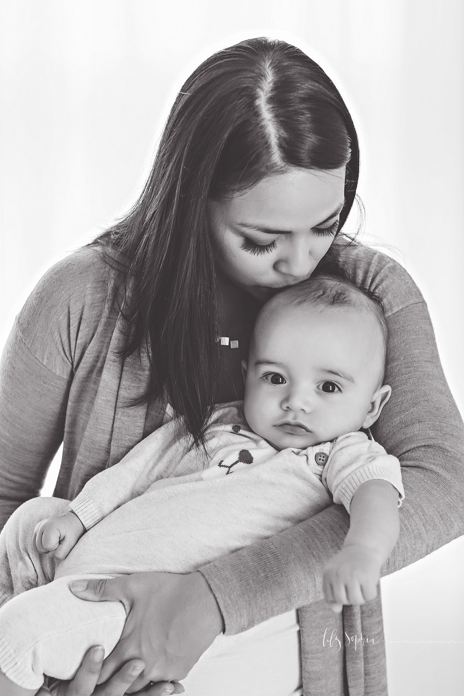 atlanta-georgia-natural-light-studio-intown-baby-boy-brothers-mommy-and-me-family-session_2929.jpg