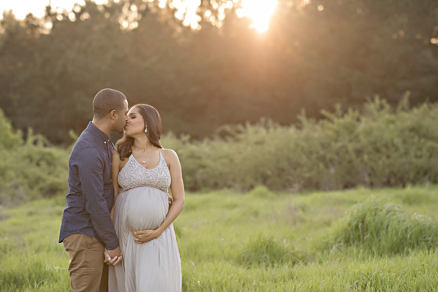 atlanta-georgia-natural-light-studio-intown-field-sunset-big-brothers-expecting-baby-girl-african-american-family_2747.jpg