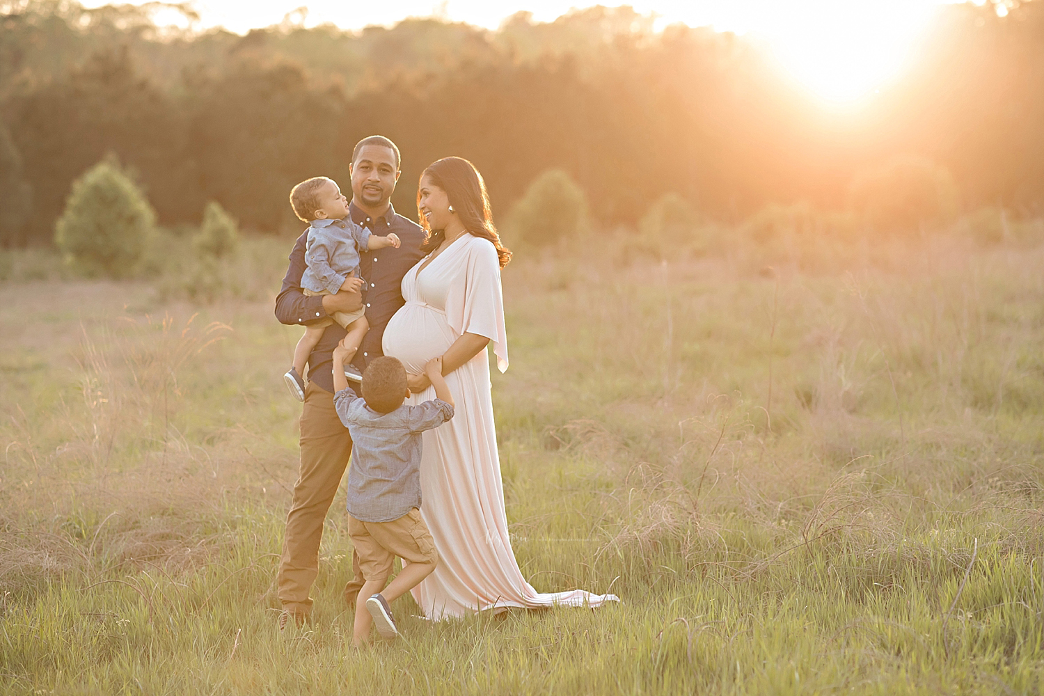 atlanta-georgia-natural-light-studio-intown-field-sunset-big-brothers-expecting-baby-girl-african-american-family_2748.jpg