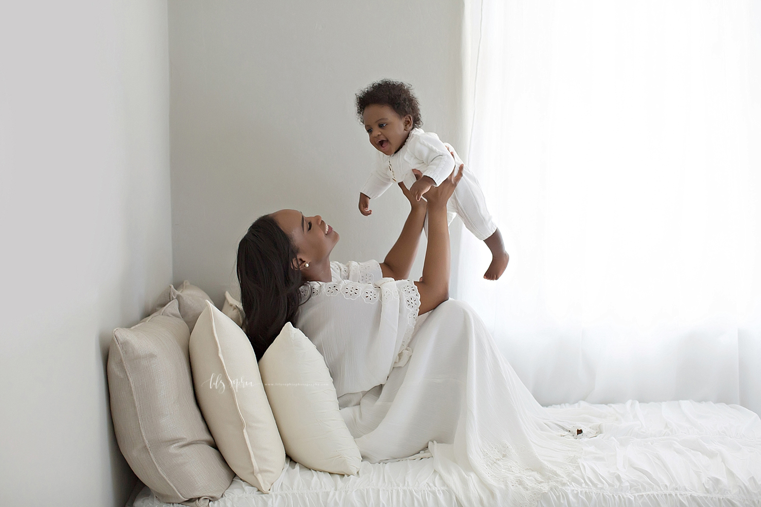 atlanta-georgia-natural-light-studio-intown-motherhood-mommy-and-me-toddler-girl-mother-daughters-family_2828.jpg