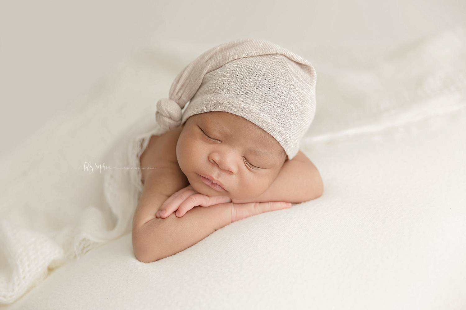 atlanta-georgia-natural-light-studio-intown-newborn-baby-boy-african-american-family_3125.jpg