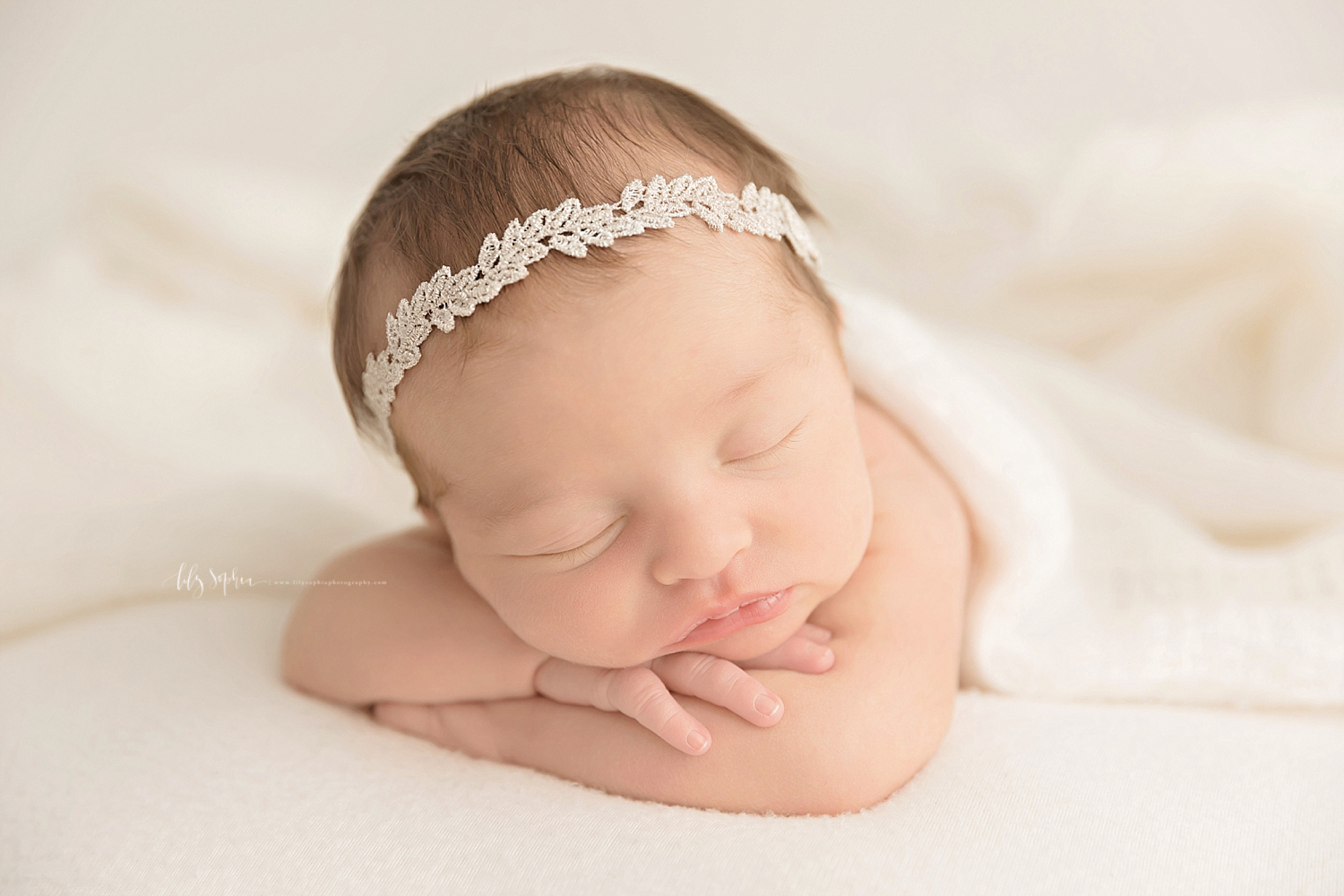 atlanta-georgia-natural-light-studio-intown-newborn-baby-girl-family-session_3311.jpg