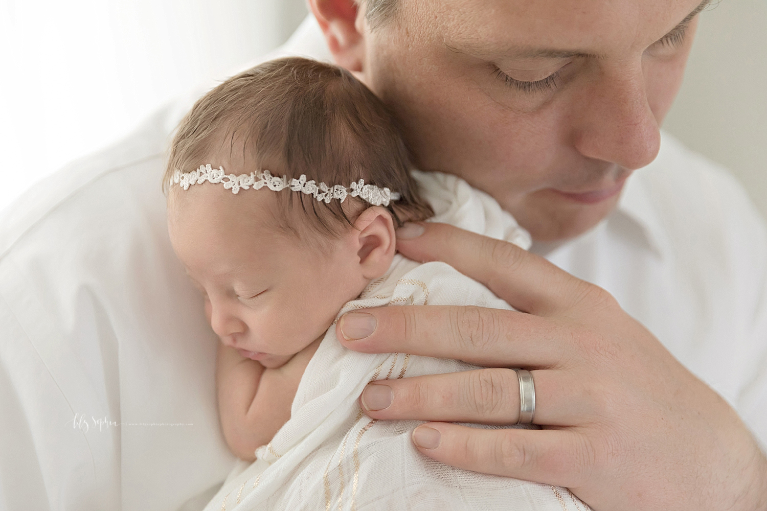 atlanta-georgia-natural-light-studio-intown-newborn-baby-girl-family-session_3321.jpg