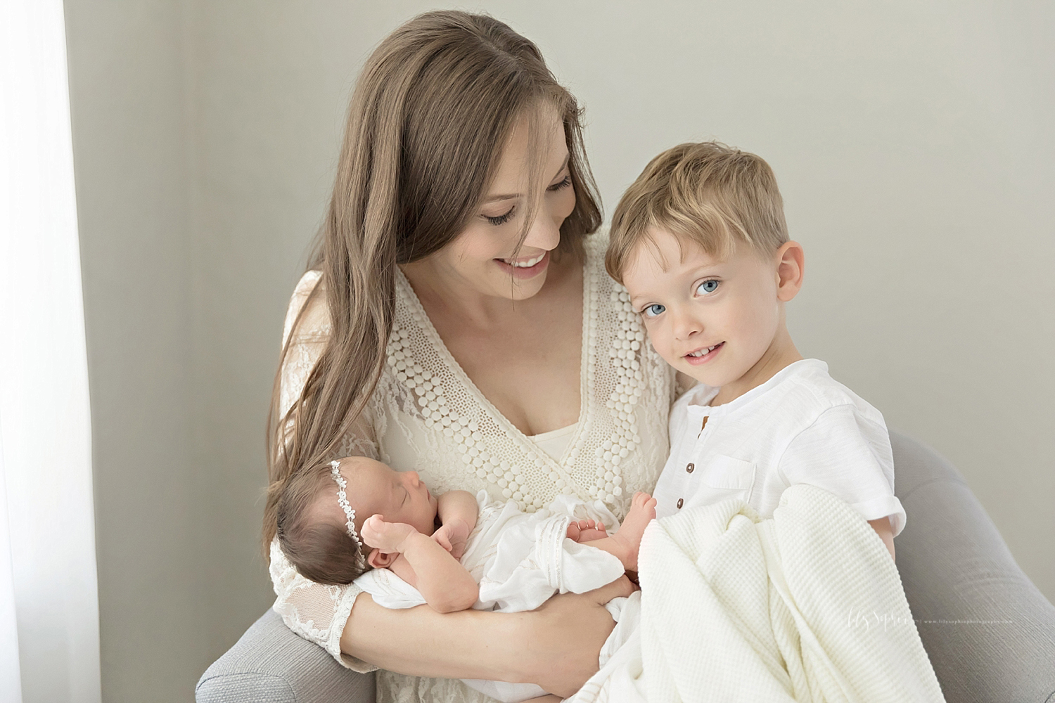 atlanta-georgia-natural-light-studio-intown-newborn-baby-girl-family-session_3323.jpg