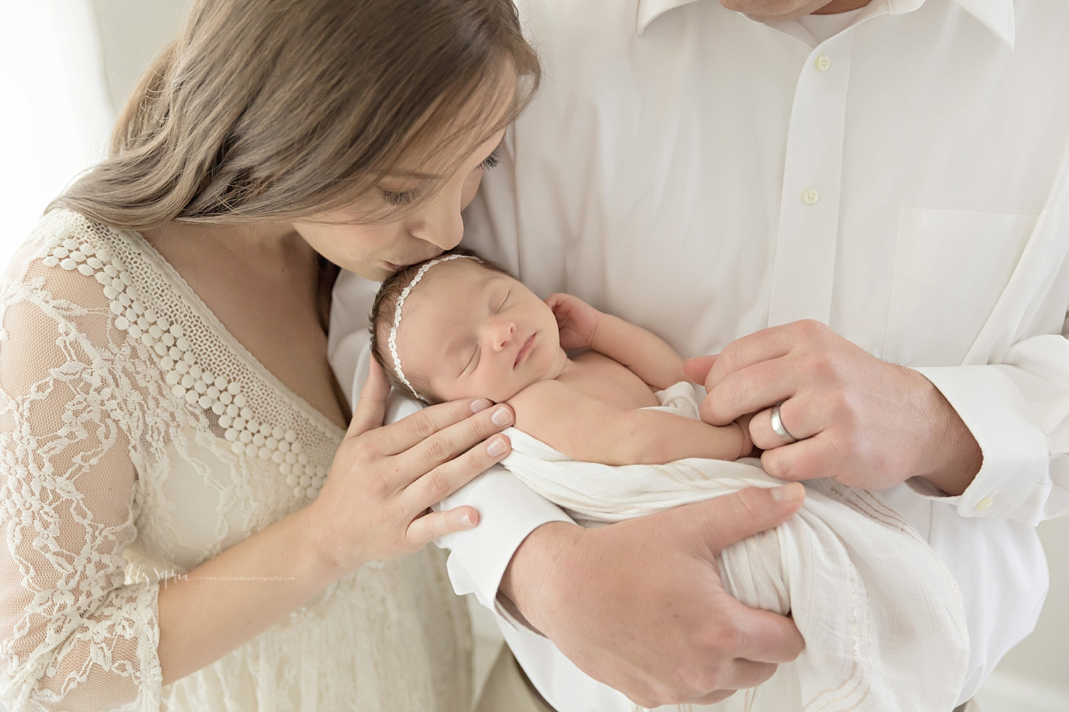 atlanta-georgia-natural-light-studio-intown-newborn-baby-girl-family-session_3324.jpg