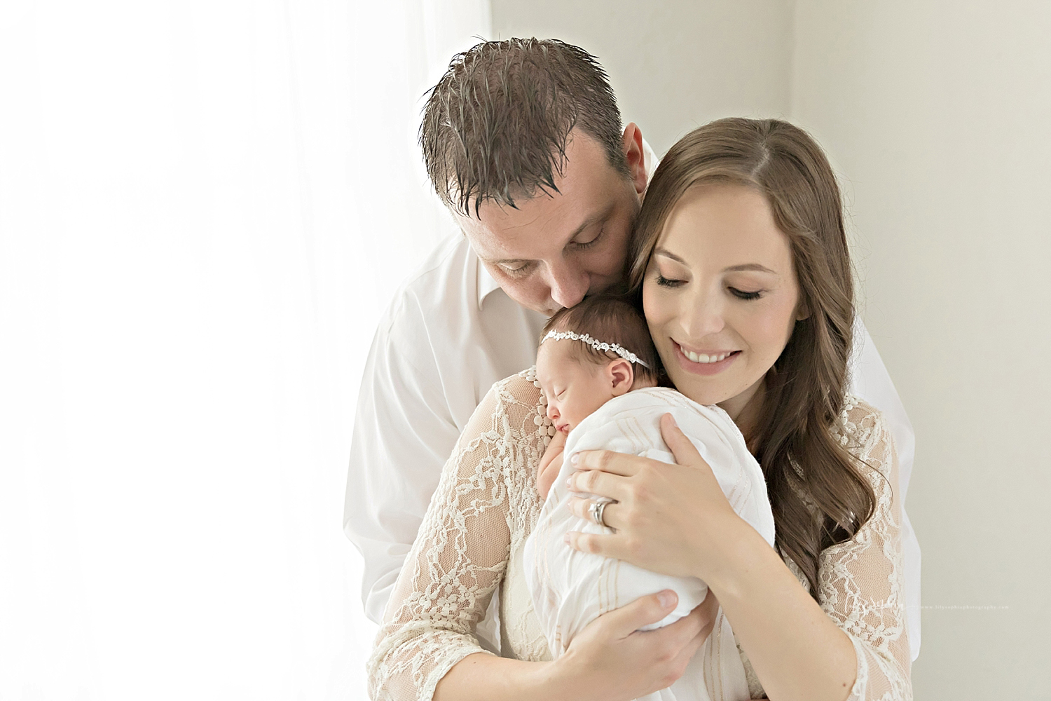 atlanta-georgia-natural-light-studio-intown-newborn-baby-girl-family-session_3327.jpg