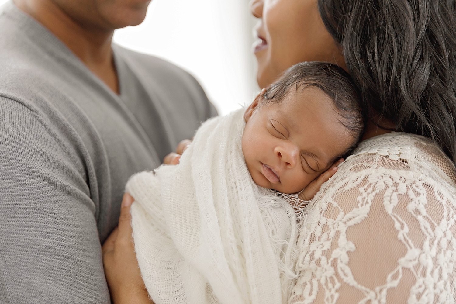 atlanta-georgia-natural-light-studio-intown-preemie-newborn-baby-boy-big-sister-african-american-family_3411.jpg