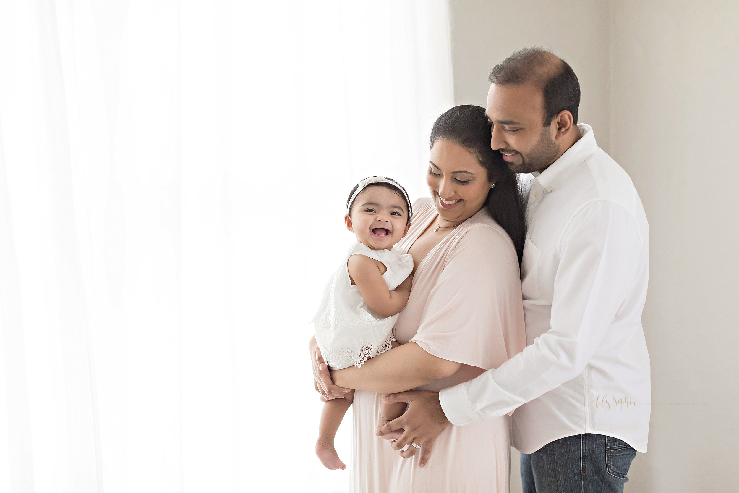 atlanta-buckhead-alpharetta-brookhaven-lily-sophia-photography-baby-family-milestone-photographer-studio-grant-park-intown-six-month-old-girl-indian-family_0088.jpg