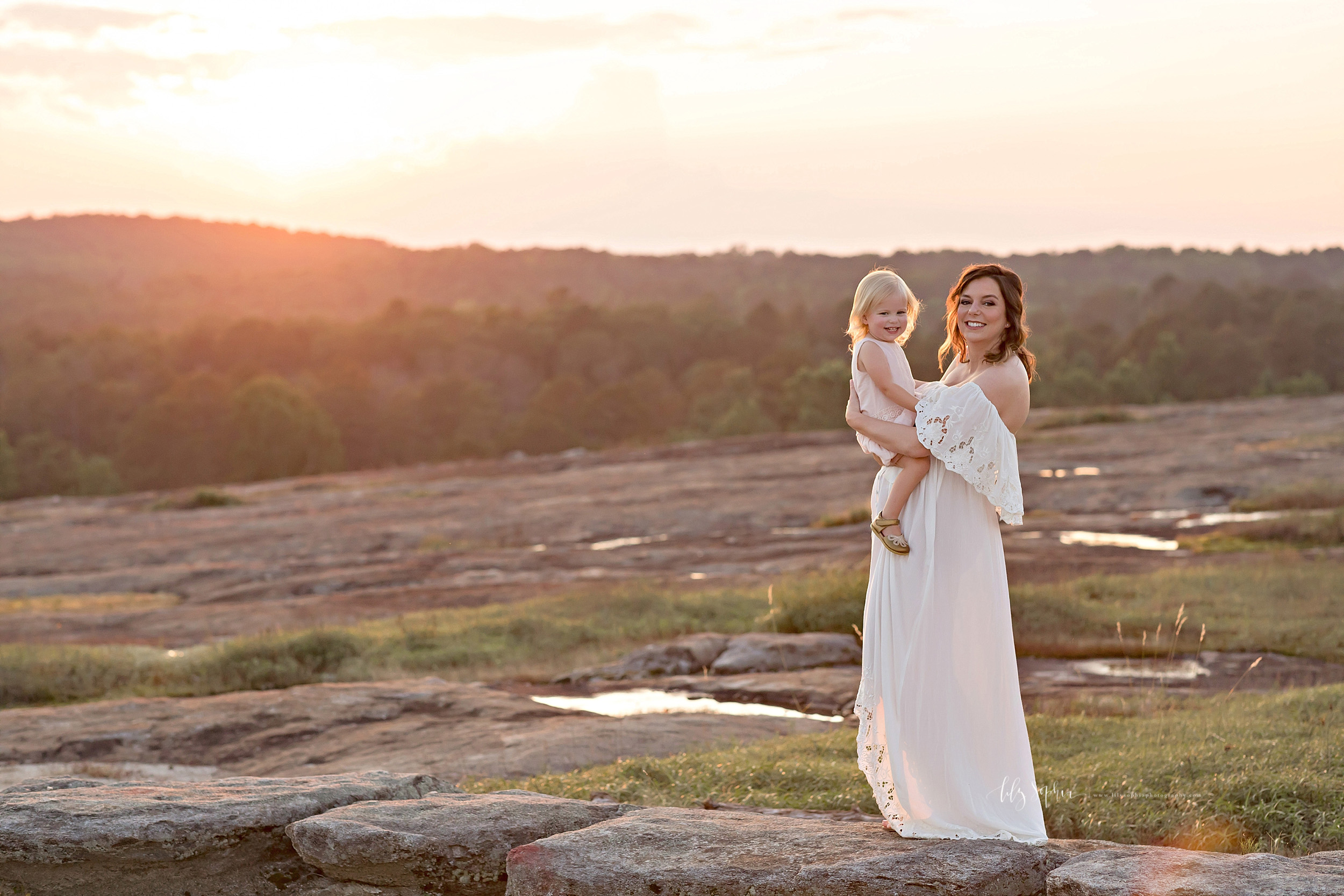 atlanta-buckhead-alpharetta-brookhaven-lily-sophia-photography-baby-maternity-photographer-studio-sunset-field-combo-grant-park-intown-pregnant-big-sister-family_0168.jpg