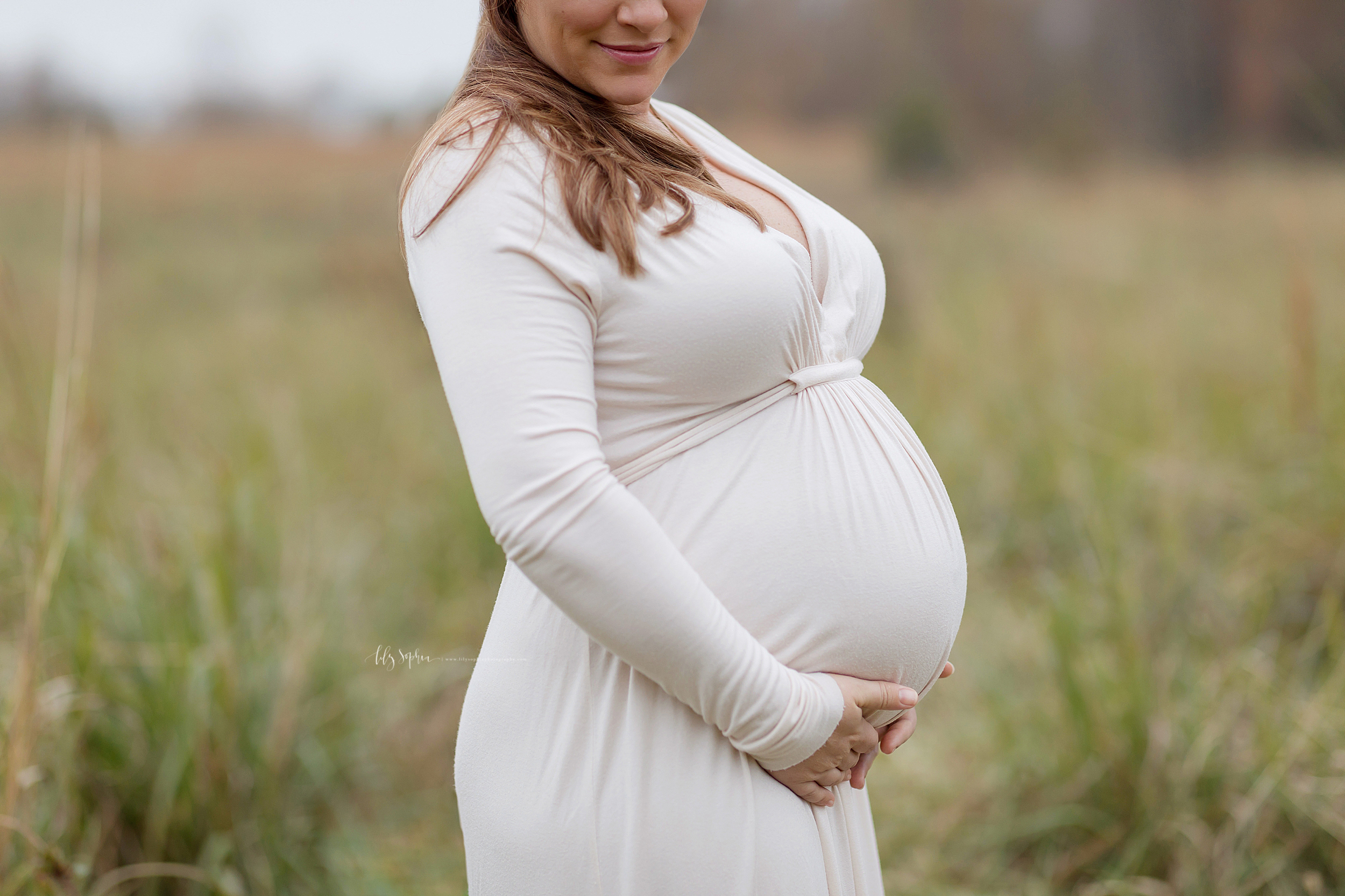 atlanta-buckhead-brookhaven-decatur-lily-sophia-photography--photographer-portraits-grant-park-intown-field-sunset-maternity-expecting-baby-girl-newnan-georgia_0070.jpg