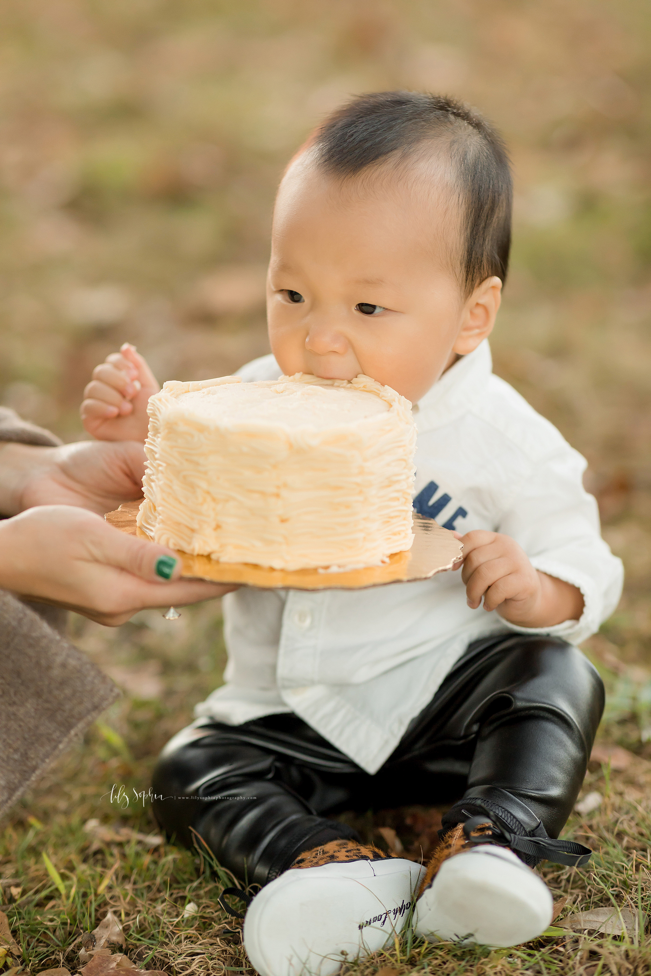 atlanta-buckhead-brookhaven-decatur-lily-sophia-photography--photographer-portraits-grant-park-intown-park-sunset-first-birthday-cake-smash-one-year-old-outdoors-cool-asian-american-family_0094.jpg