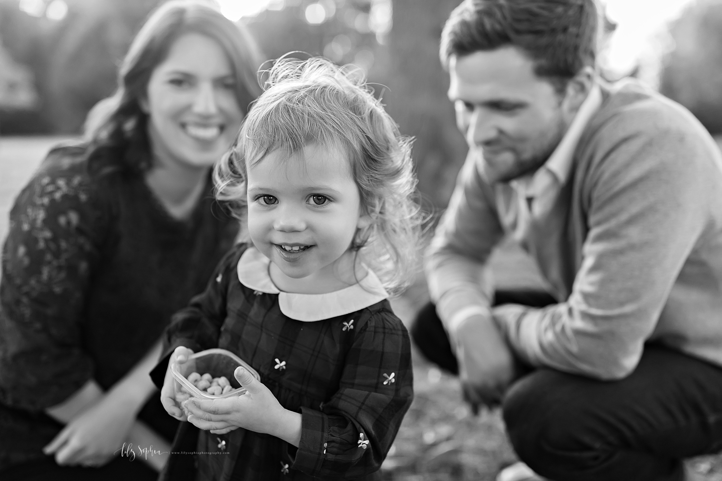 atlanta-buckhead-brookhaven-decatur-lily-sophia-photography-photographer-portraits-grant-park-intown-outdoor-family-sunset-session-toddler-baby-girl_0004.jpg