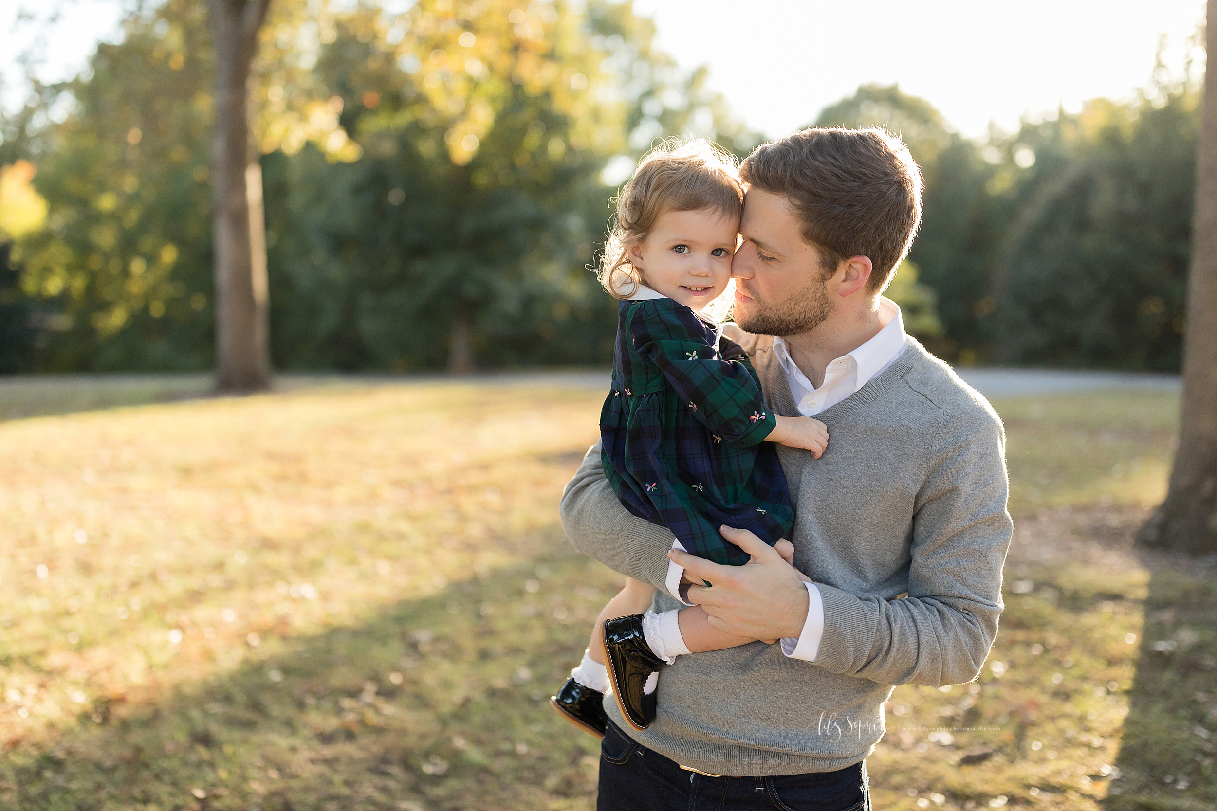 atlanta-buckhead-brookhaven-decatur-lily-sophia-photography-photographer-portraits-grant-park-intown-outdoor-family-sunset-session-toddler-baby-girl_0005.jpg