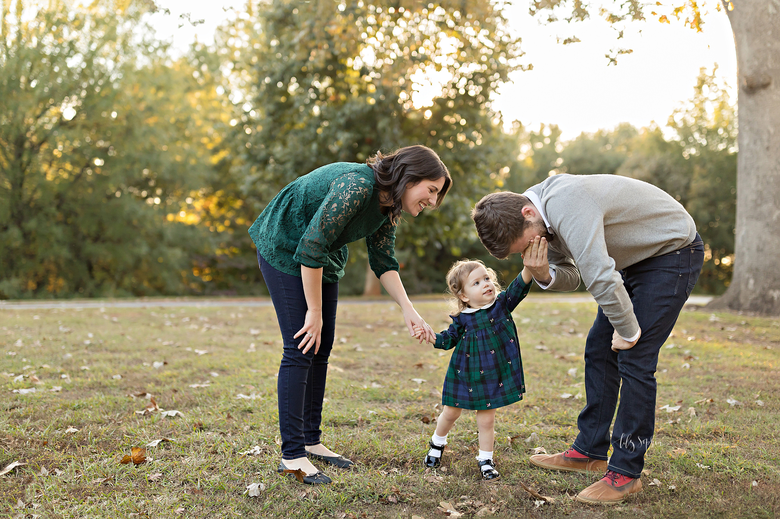 atlanta-buckhead-brookhaven-decatur-lily-sophia-photography-photographer-portraits-grant-park-intown-outdoor-family-sunset-session-toddler-baby-girl_0010.jpg