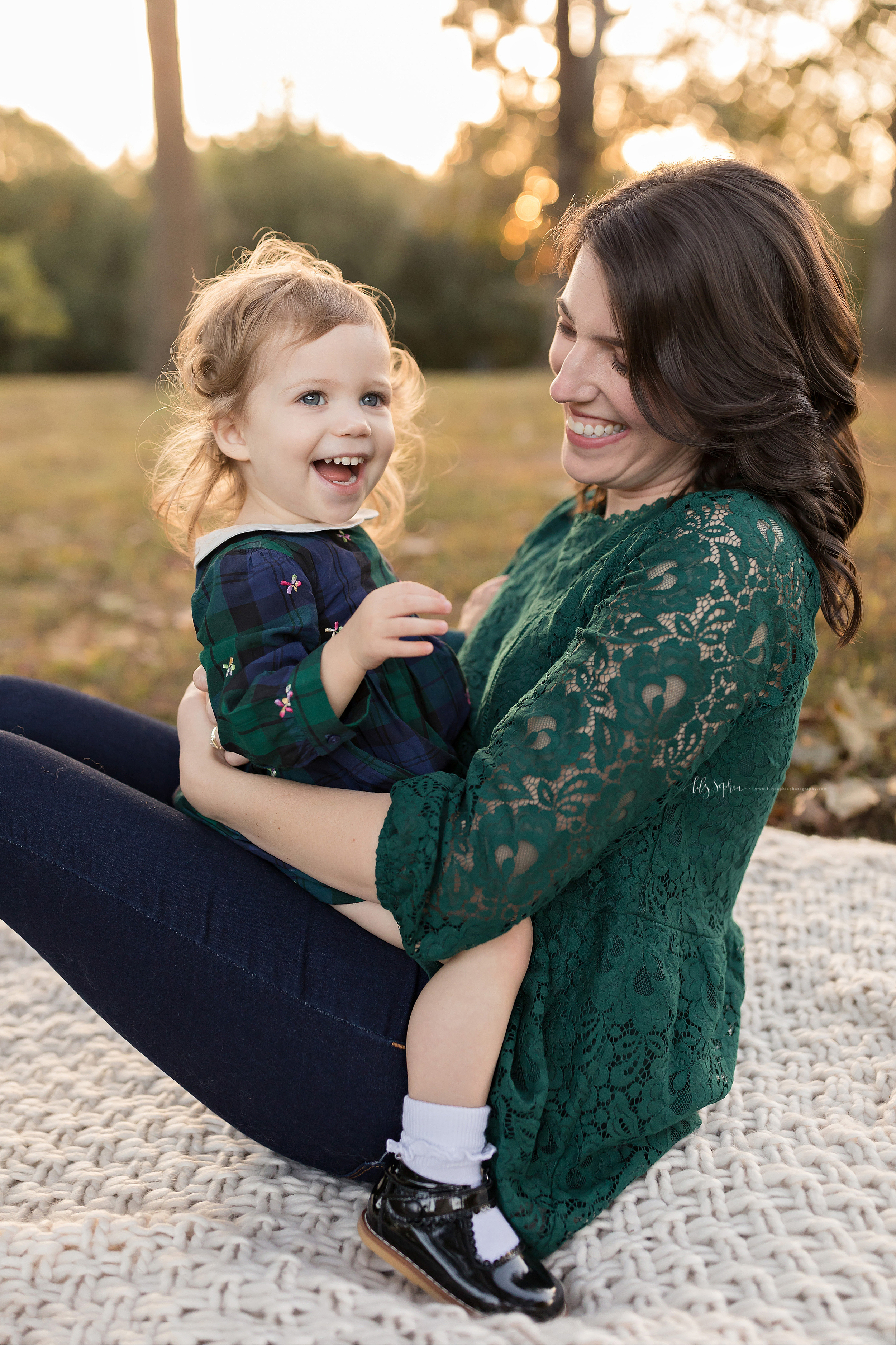 atlanta-buckhead-brookhaven-decatur-lily-sophia-photography-photographer-portraits-grant-park-intown-outdoor-family-sunset-session-toddler-baby-girl_0011.jpg