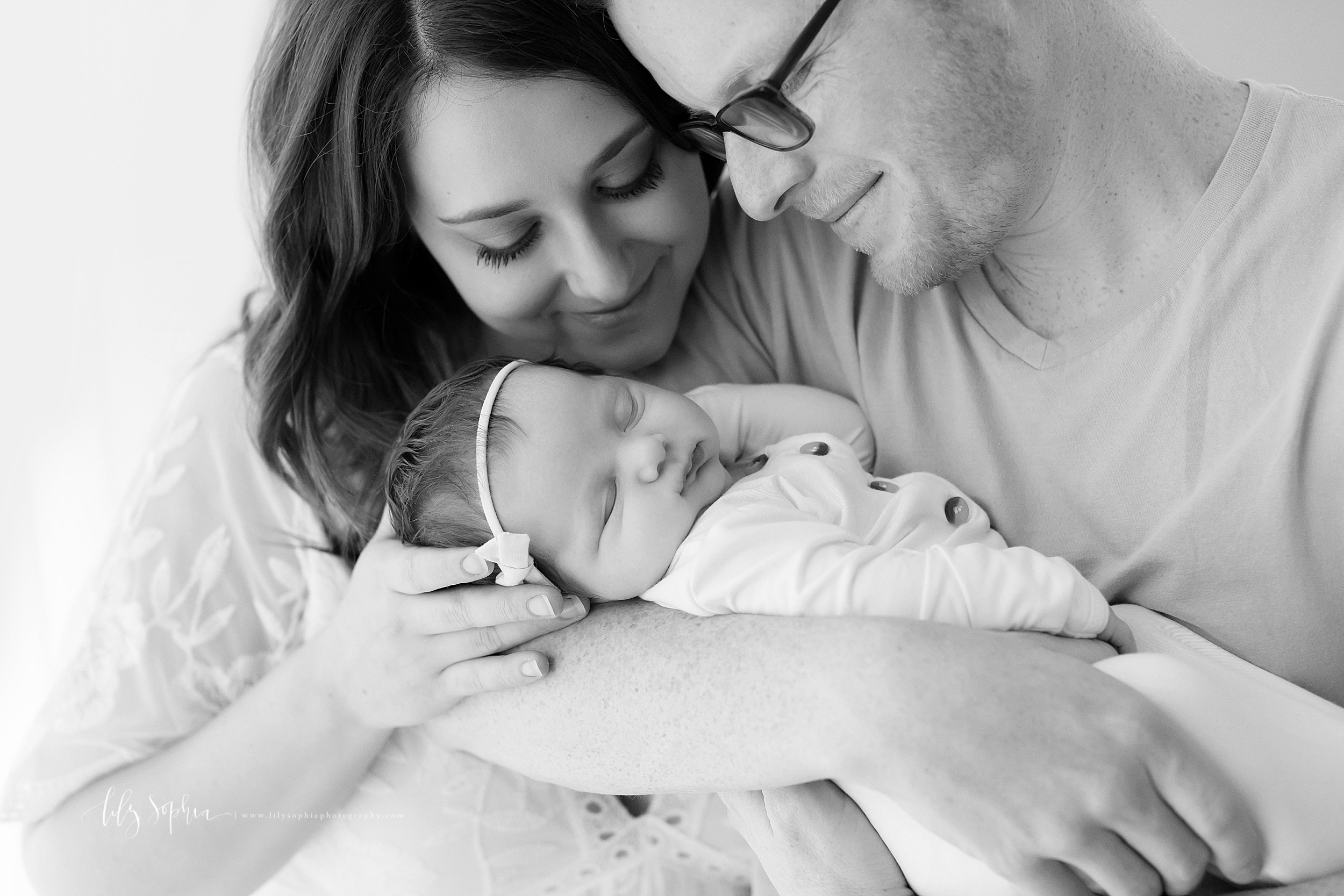 atlanta-buckhead-brookhaven-decatur-lily-sophia-photography-photographer-portraits-grant-park-intown-kirkwood-family-newborn-baby-girl-family-5.jpg