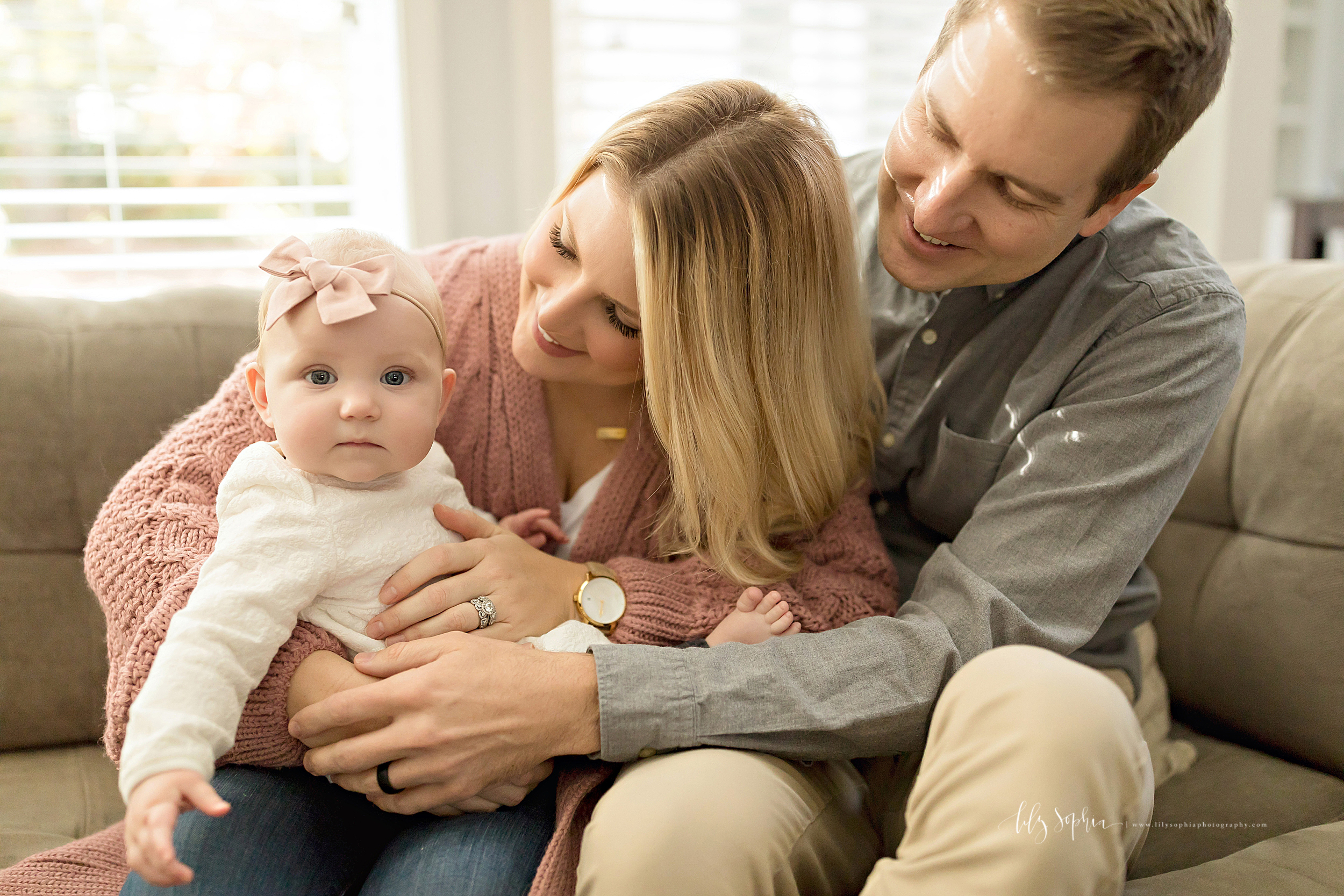 atlanta-midtown-brookhaven-ashford-dunwoody-virginia-highlands-roswell-decatur-lily-sophia-photography-in-home-six-month-milestone-family-lifestyle-session-sandy-springs_0651.jpg