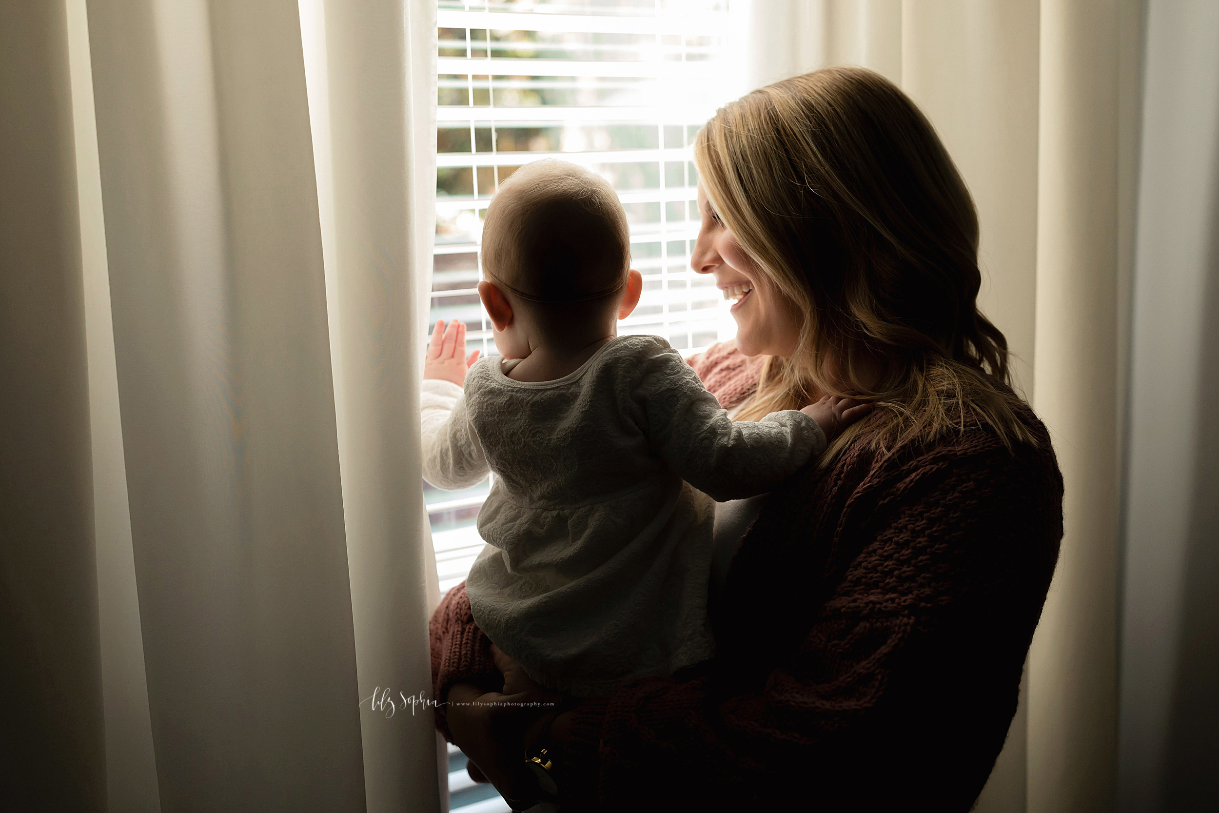 atlanta-midtown-brookhaven-ashford-dunwoody-virginia-highlands-roswell-decatur-lily-sophia-photography-in-home-six-month-milestone-family-lifestyle-session-sandy-springs_0658.jpg